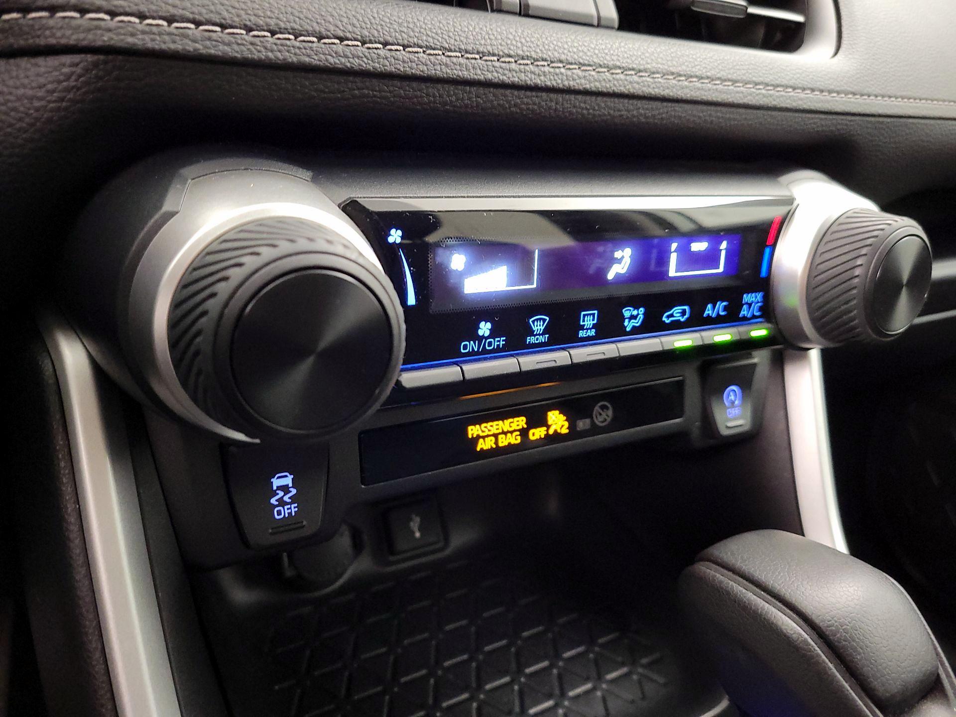 Thumbnail: 2021 Toyota RAV4 - 16