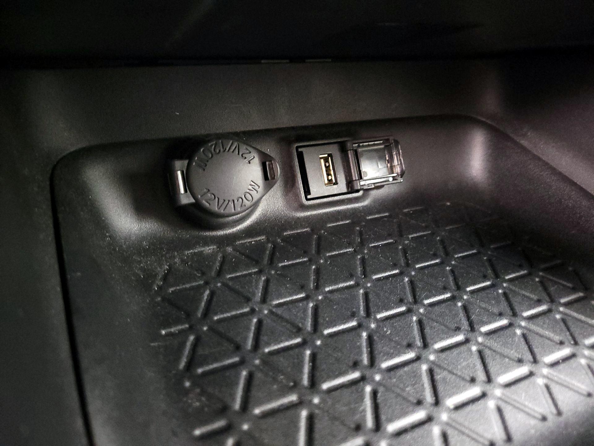 Thumbnail: 2021 Toyota RAV4 - 18