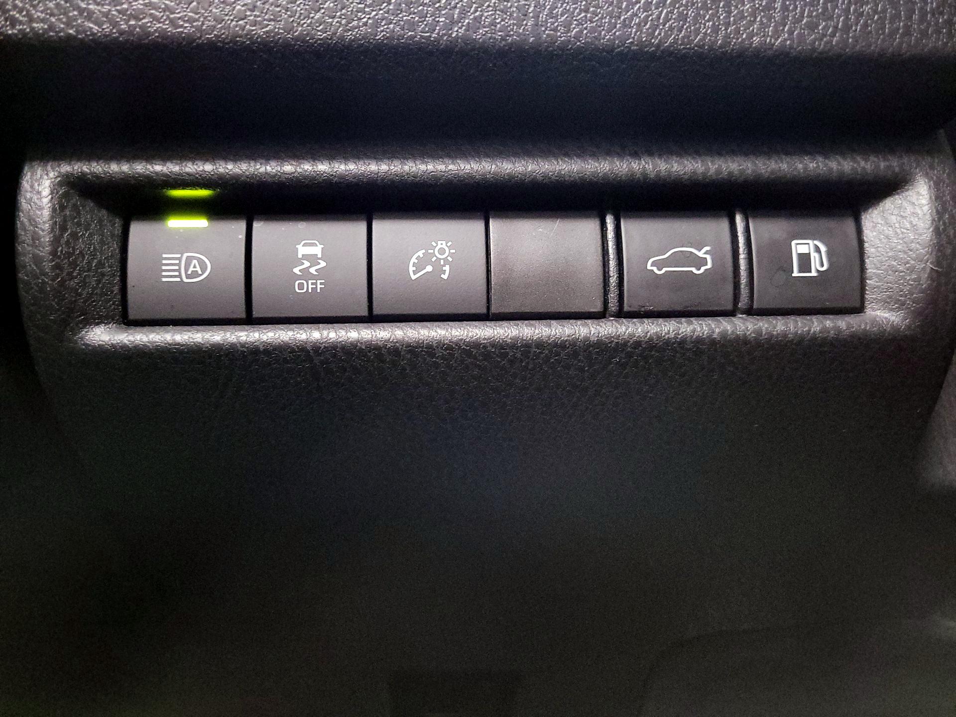 Thumbnail: 2025 Toyota Camry - 13