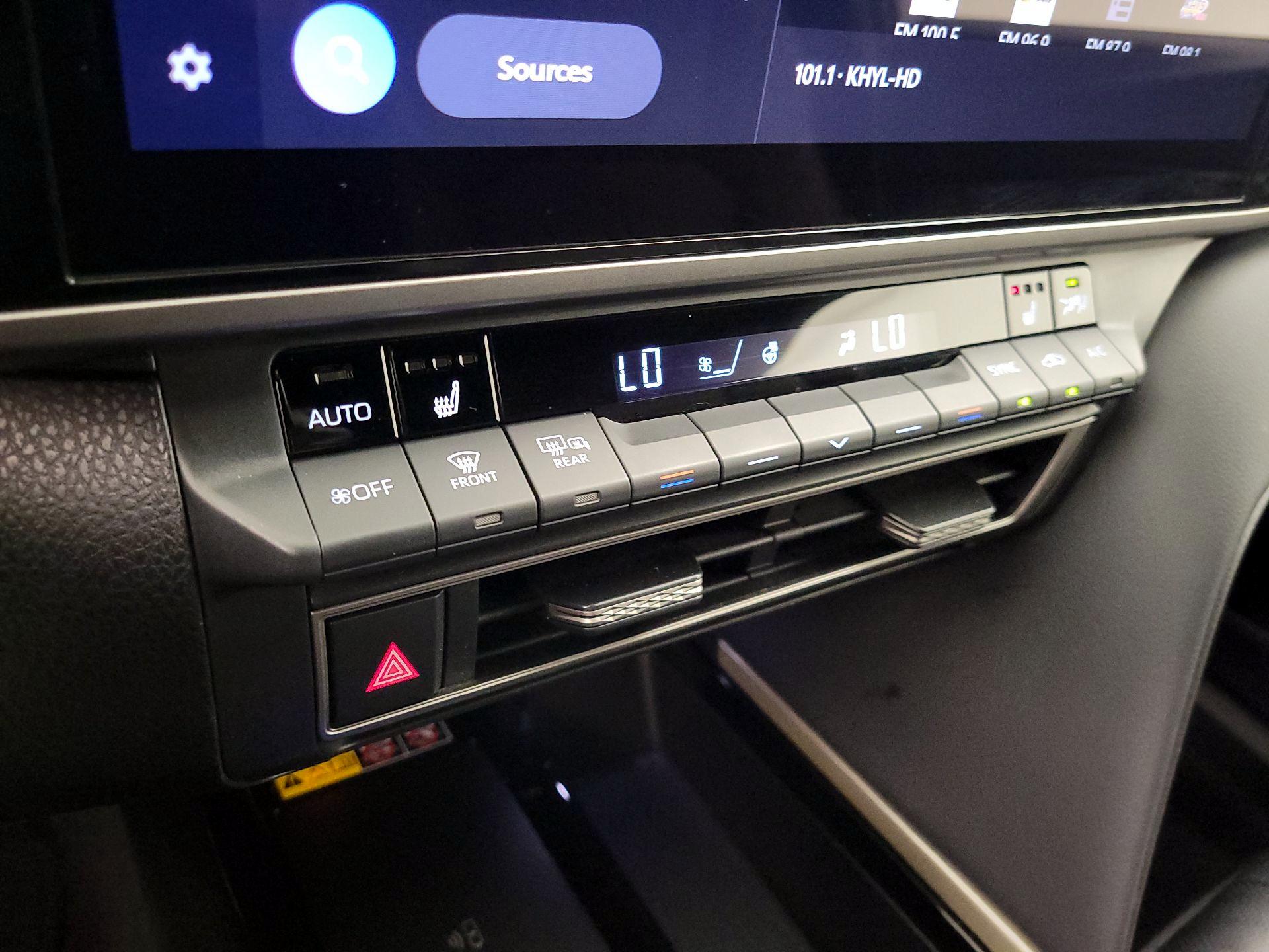 Thumbnail: 2025 Toyota Camry - 16