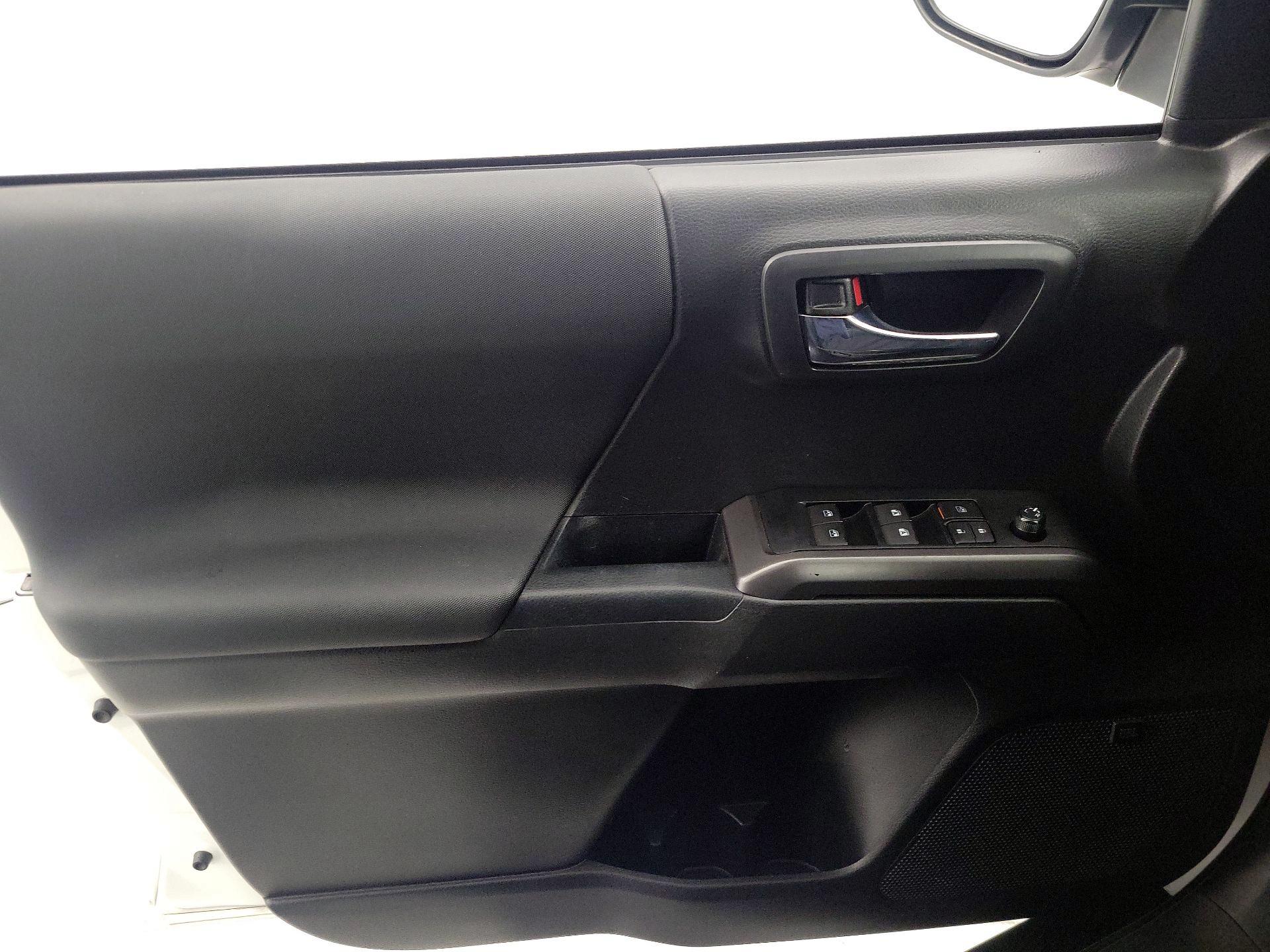 Thumbnail: 2022 Toyota Tacoma - 12