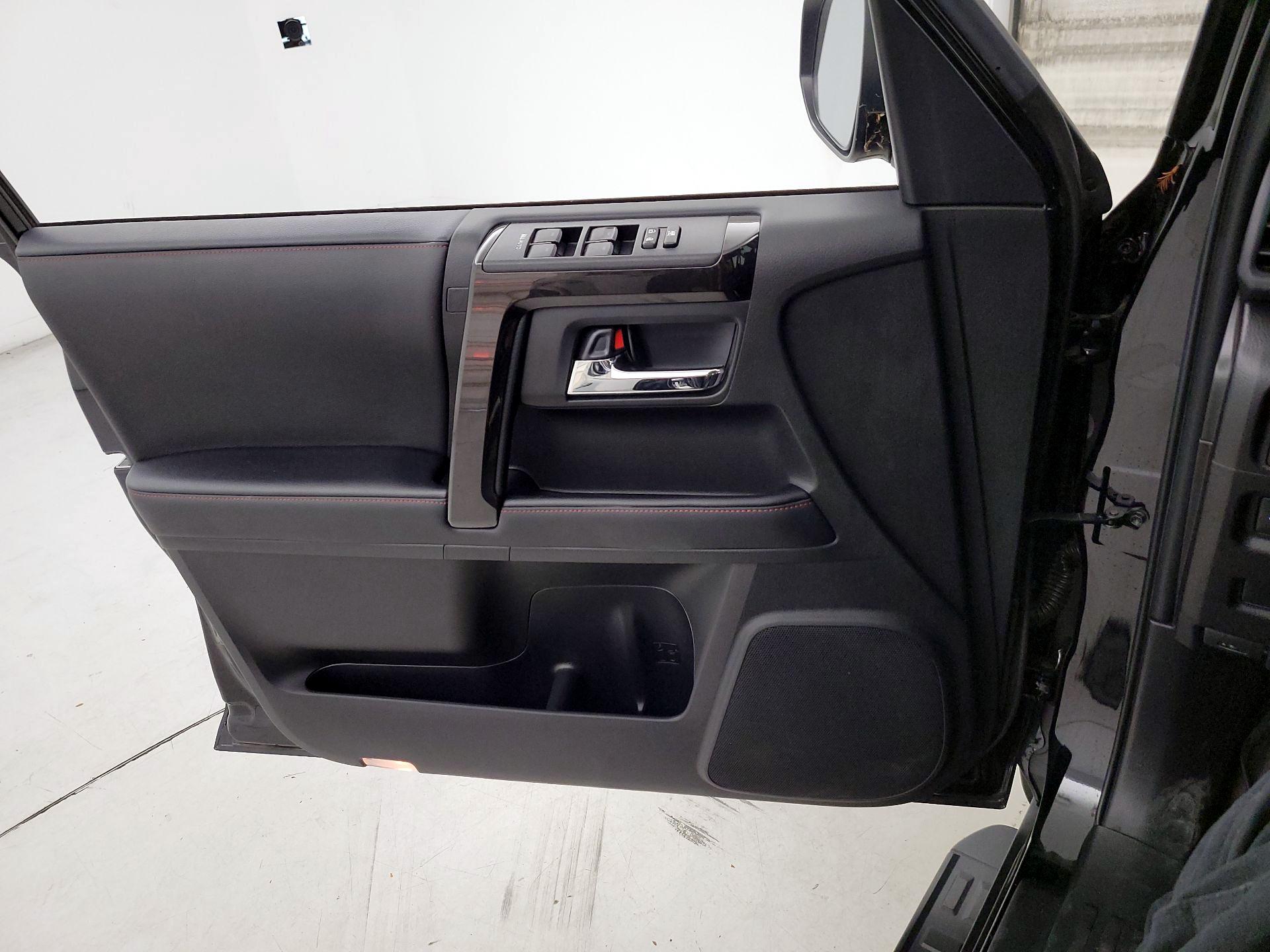 Thumbnail: 2020 Toyota 4Runner - 12