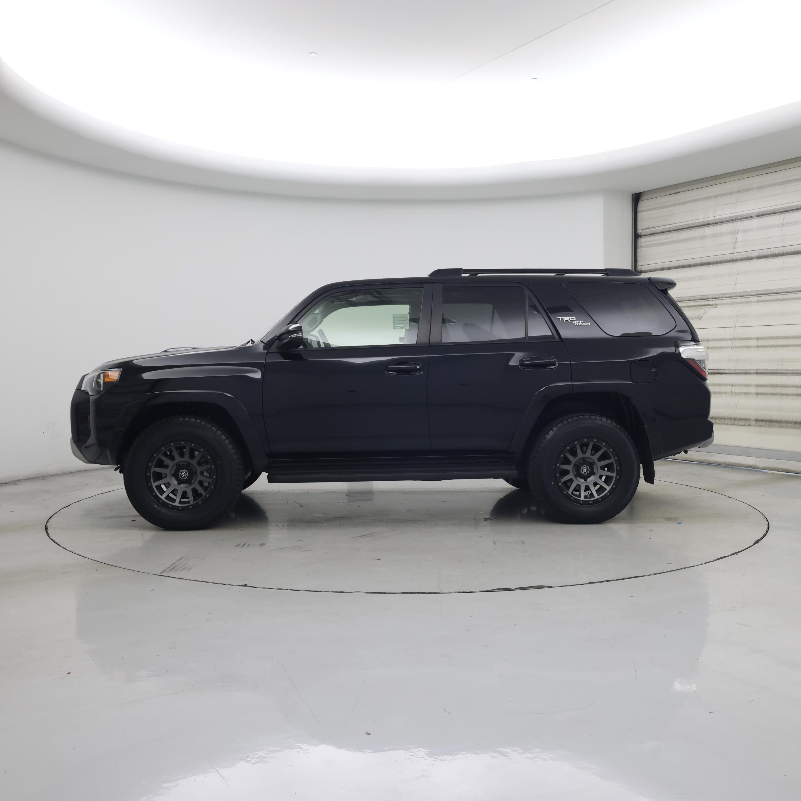 Thumbnail: 2020 Toyota 4Runner - 3