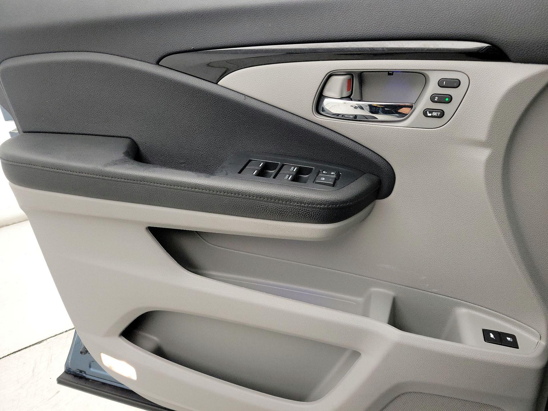 Thumbnail: 2020 Honda Pilot - 12