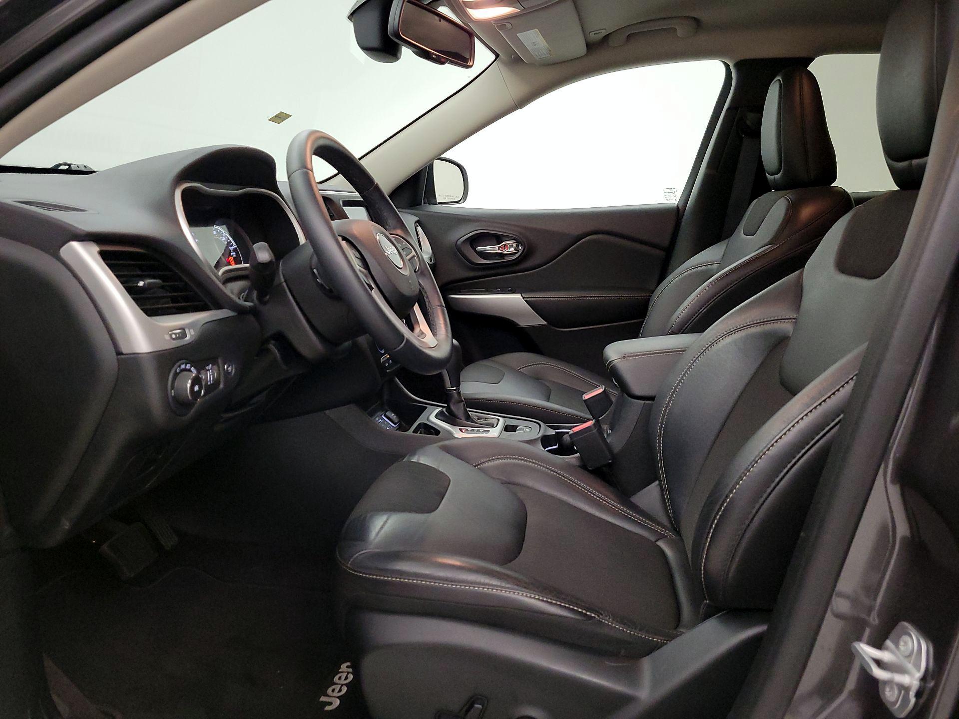 Thumbnail: 2018 Jeep Cherokee - 11