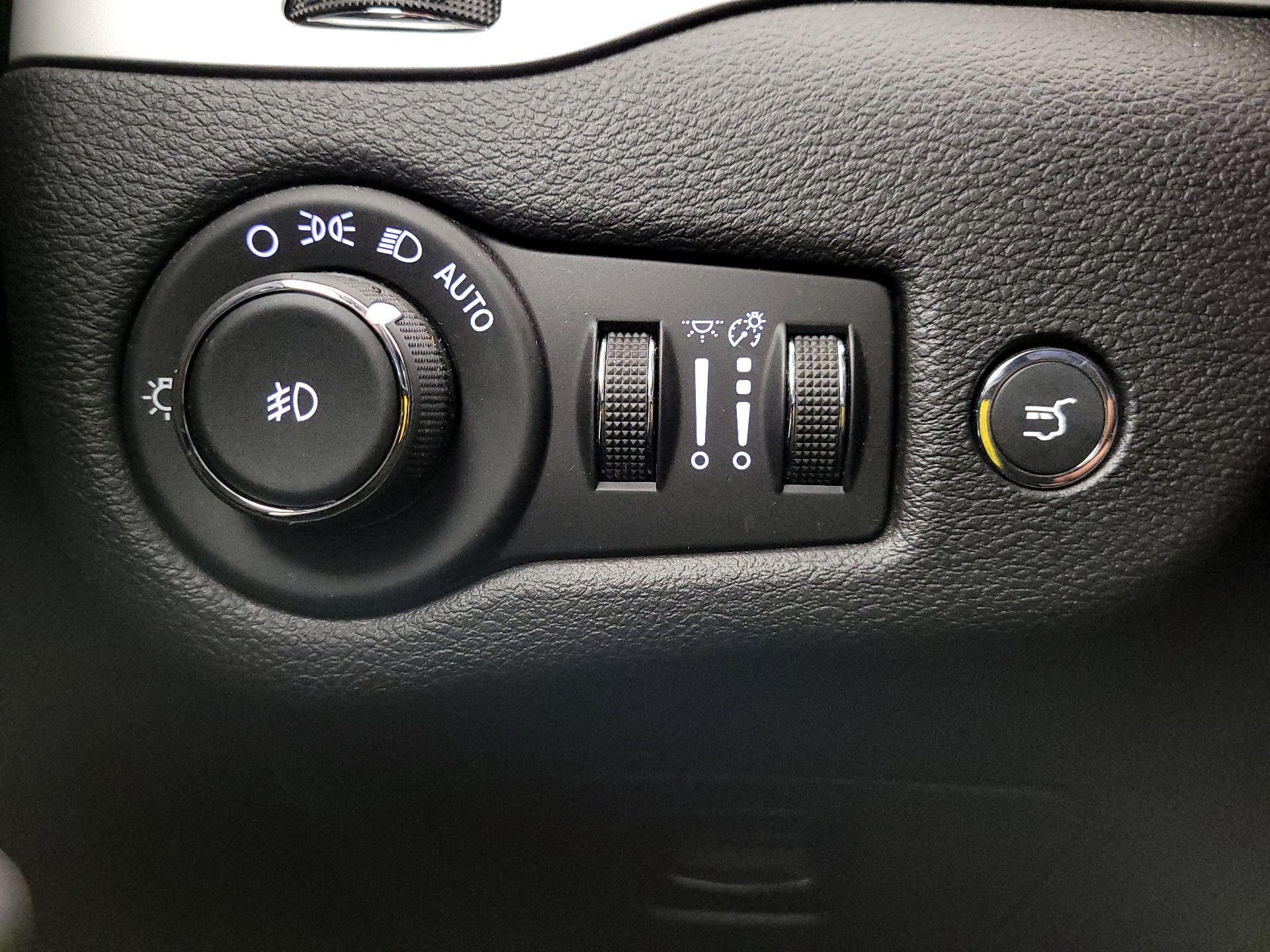 Thumbnail: 2018 Jeep Cherokee - 13