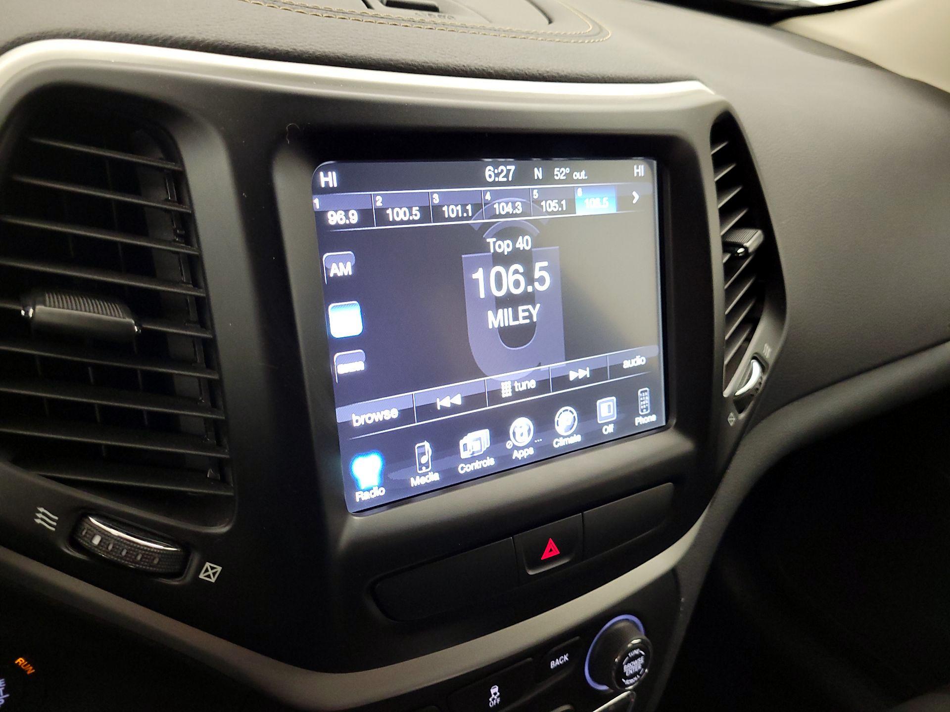 Thumbnail: 2018 Jeep Cherokee - 15