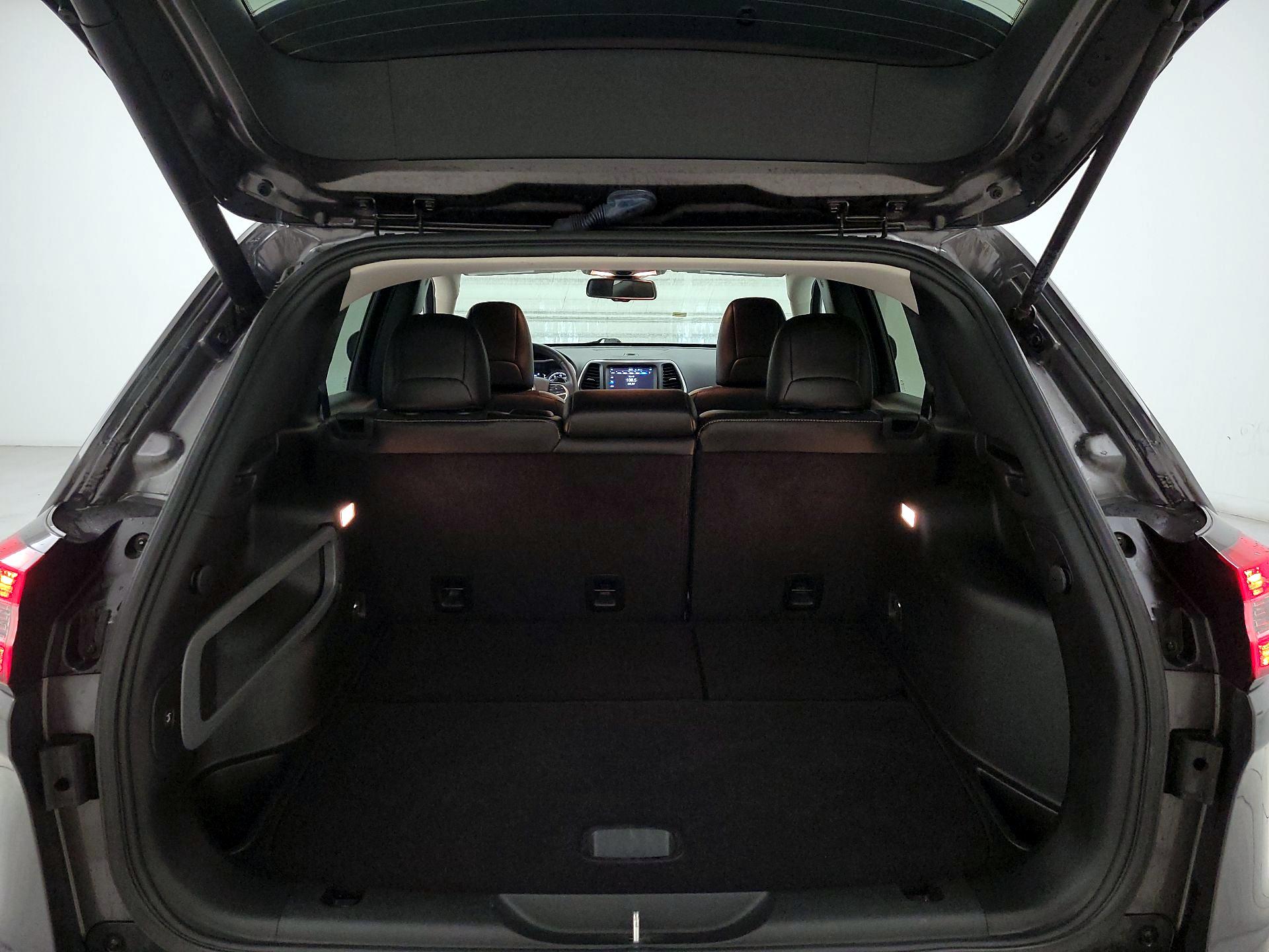 Thumbnail: 2018 Jeep Cherokee - 20