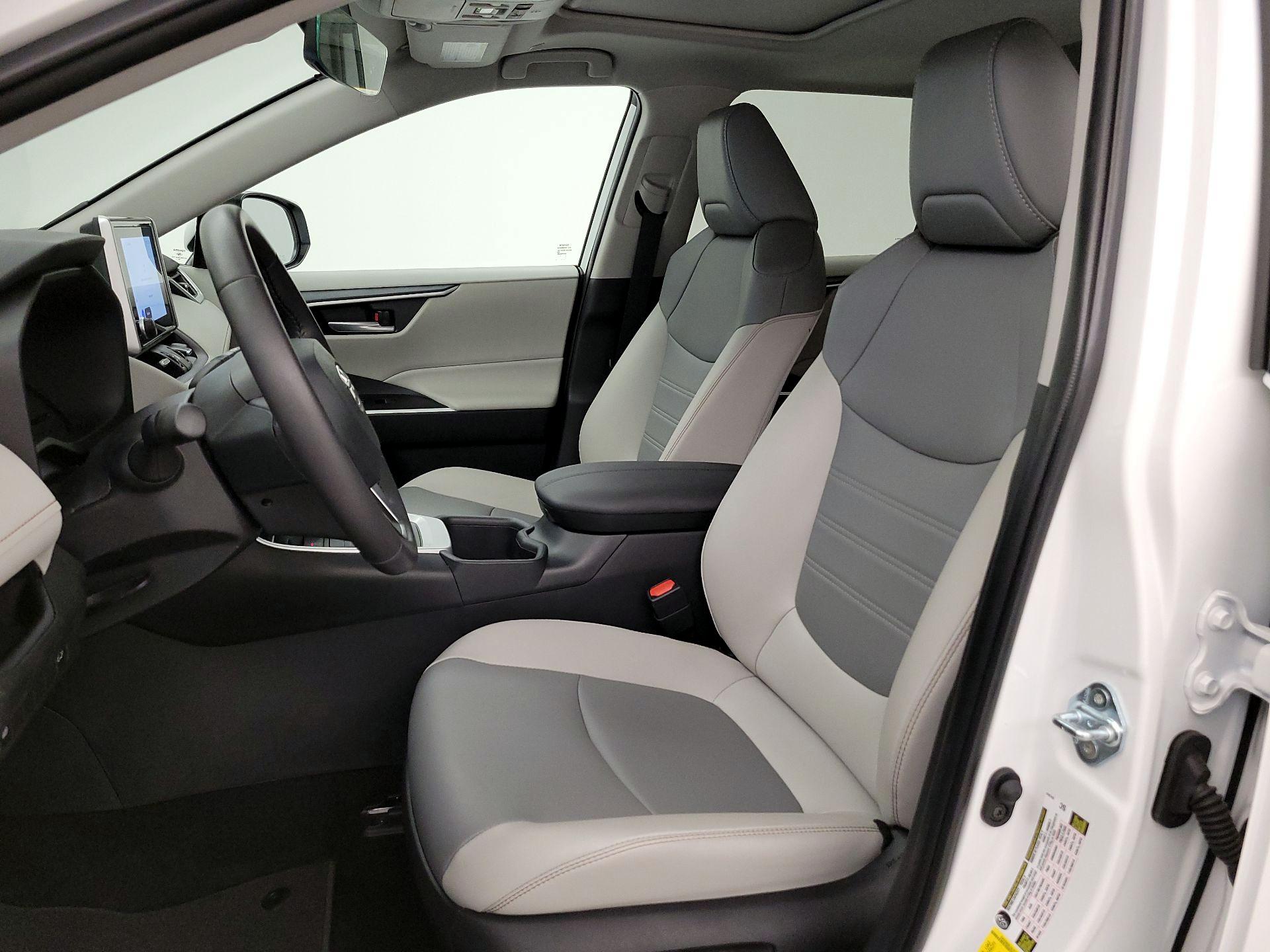 Thumbnail: 2025 Toyota RAV4 - 11