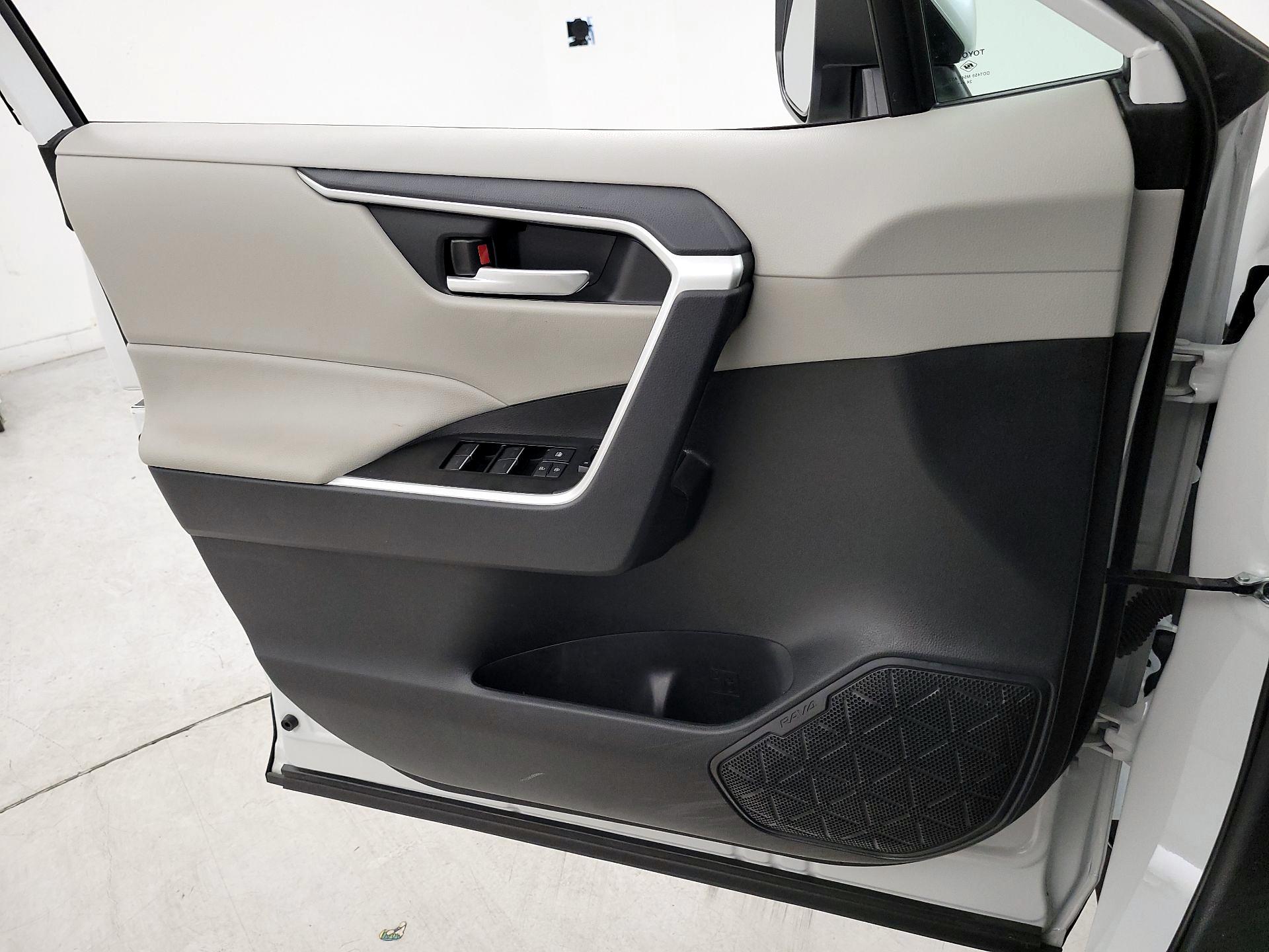 Thumbnail: 2025 Toyota RAV4 - 12