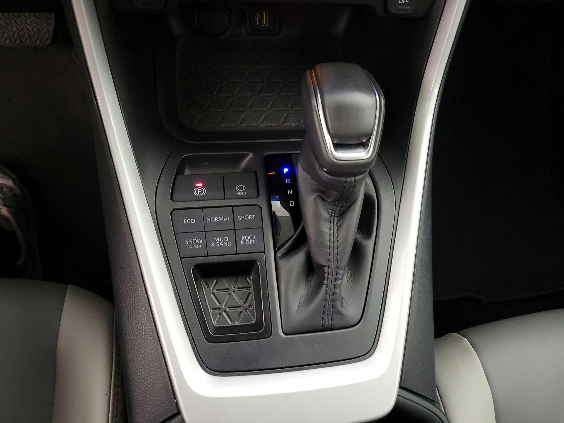 Thumbnail: 2025 Toyota RAV4 - 16