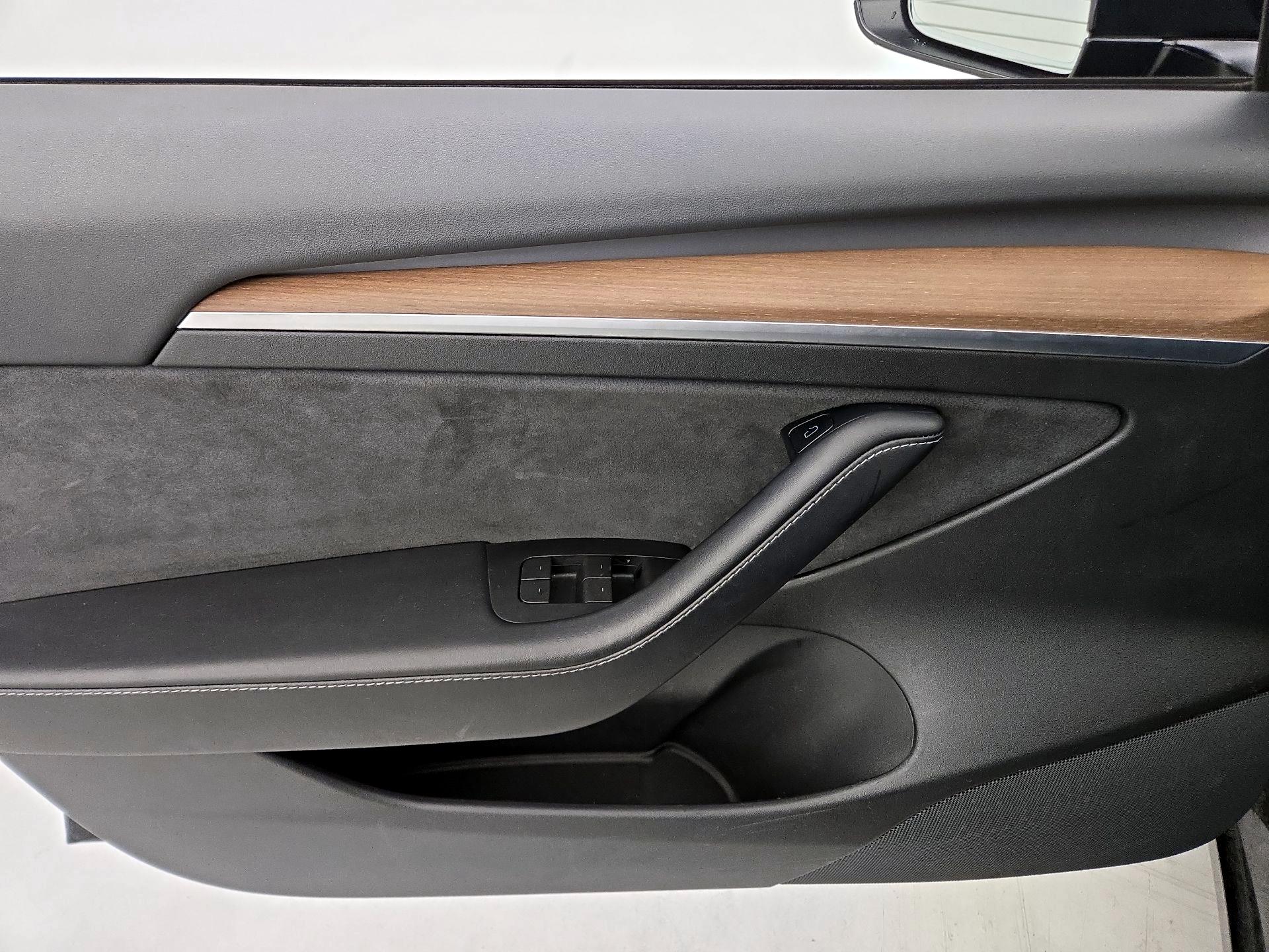 Thumbnail: 2021 Tesla Model 3 - 12