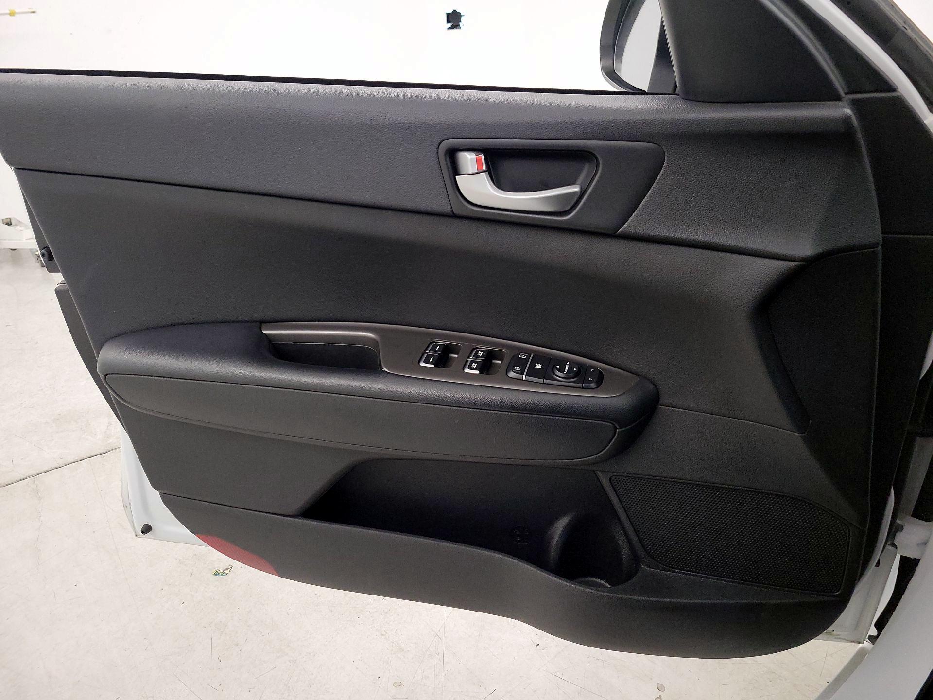 Thumbnail: 2019 Kia Optima - 12