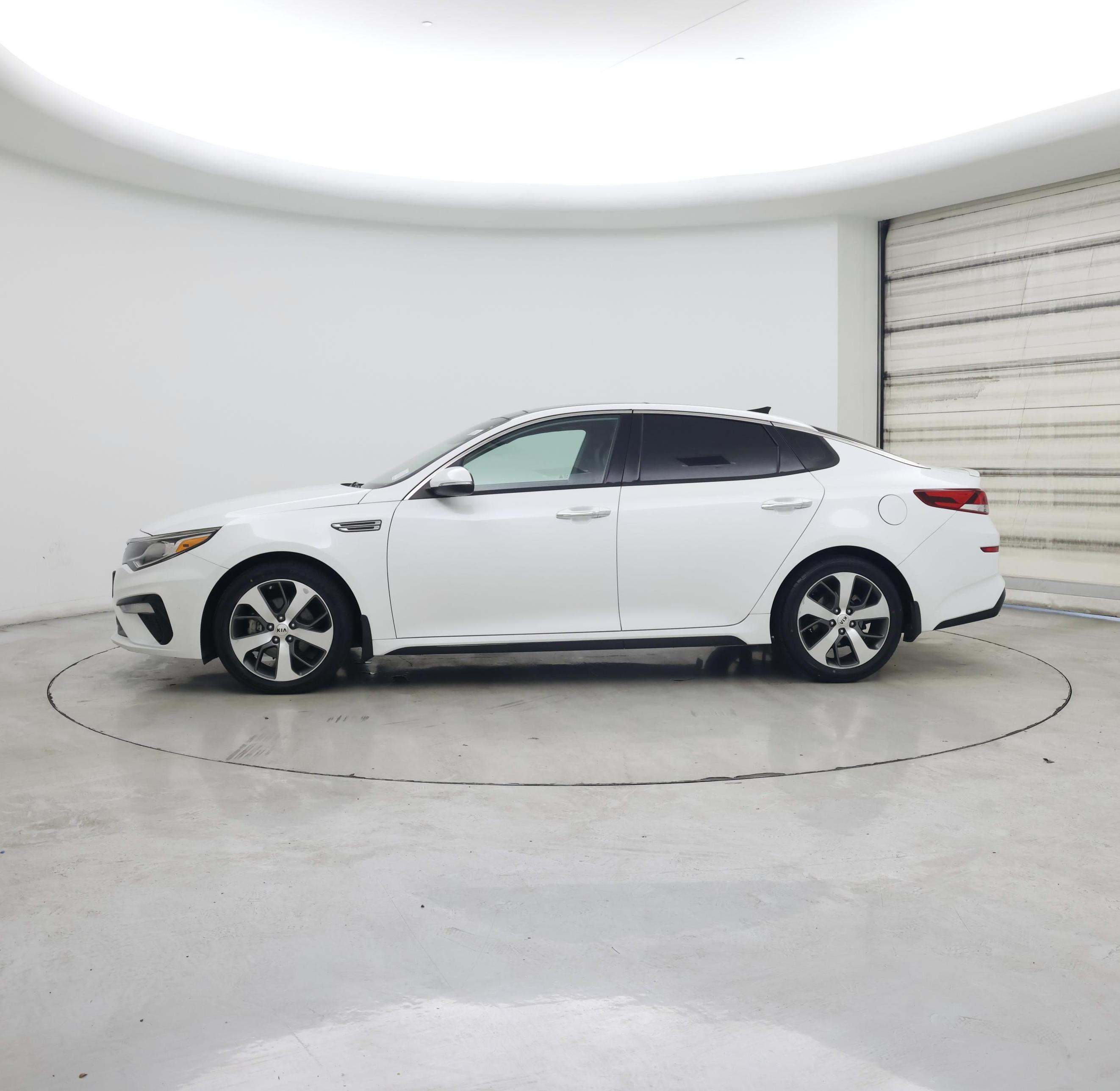 Thumbnail: 2019 Kia Optima - 3