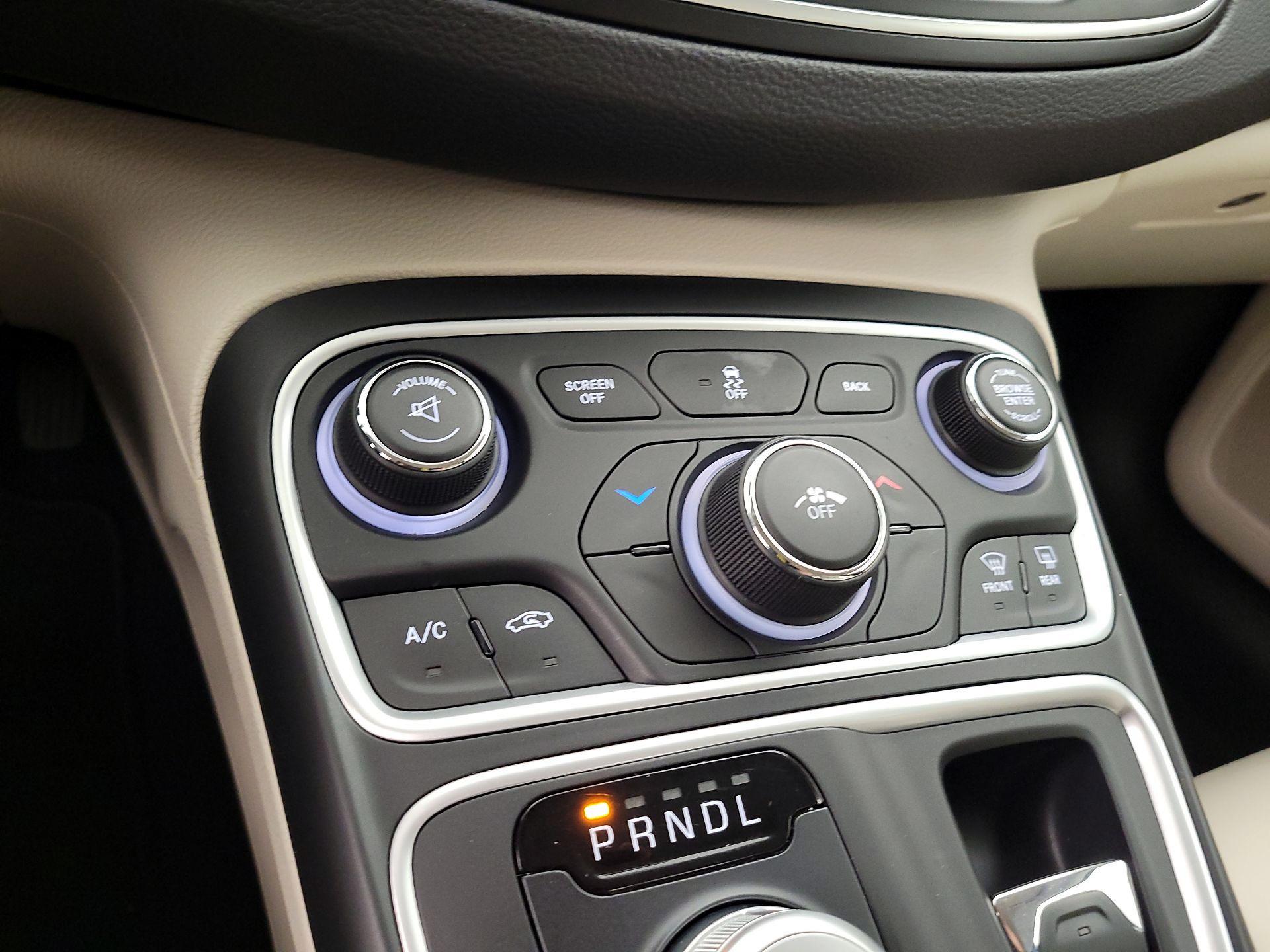 Thumbnail: 2016 Chrysler 200 - 16