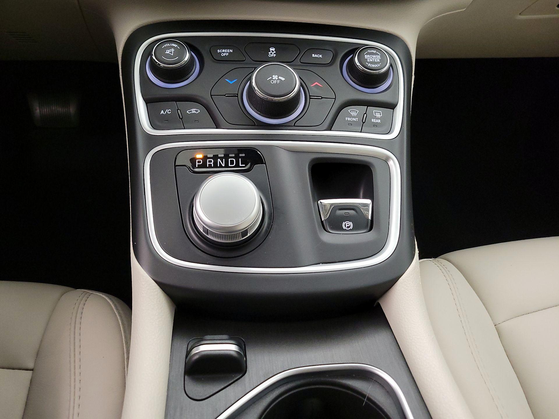 Thumbnail: 2016 Chrysler 200 - 17