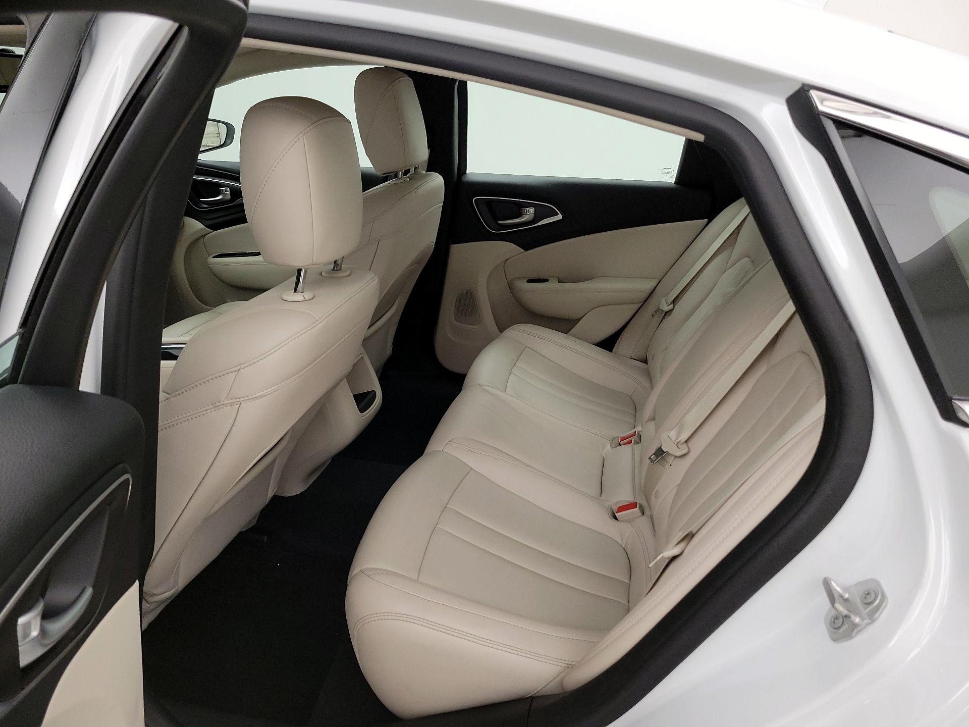 Thumbnail: 2016 Chrysler 200 - 18