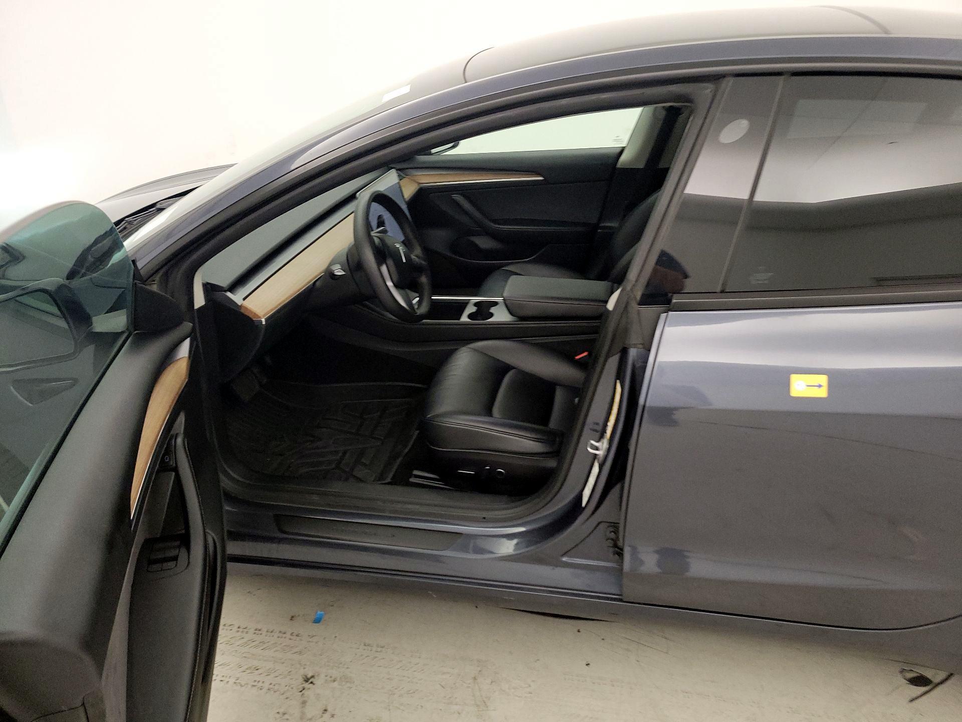 Thumbnail: 2022 Tesla Model 3 - 11