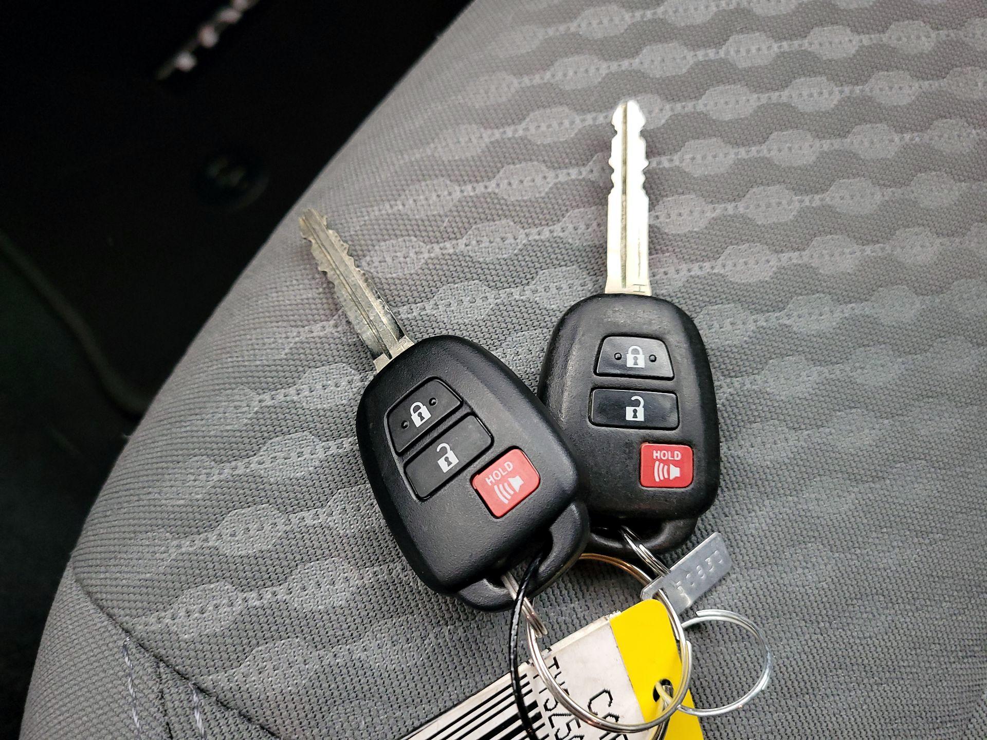 Thumbnail: 2023 Toyota Tacoma - 20