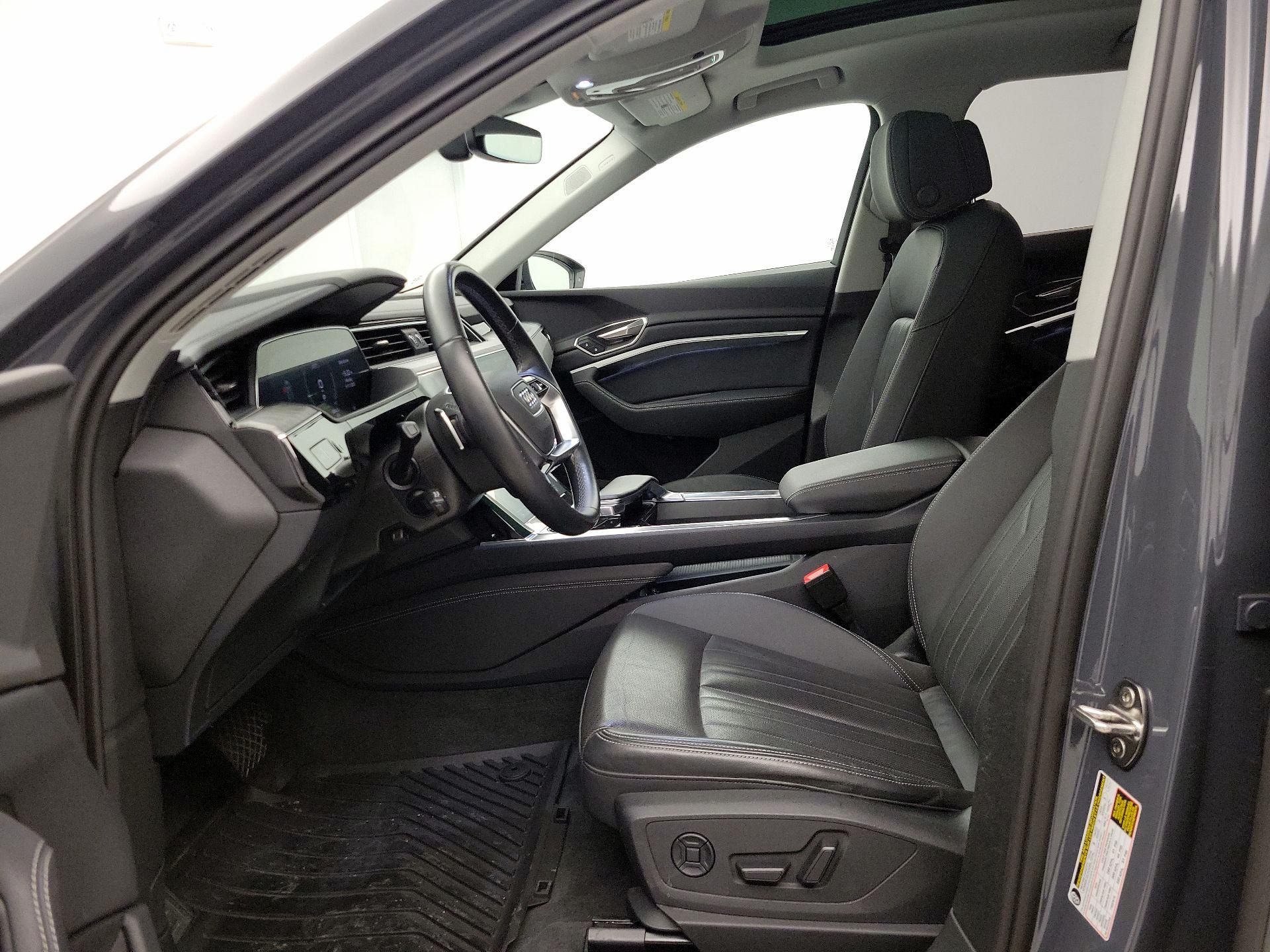 Thumbnail: 2024 Audi Q8 e-tron - 11