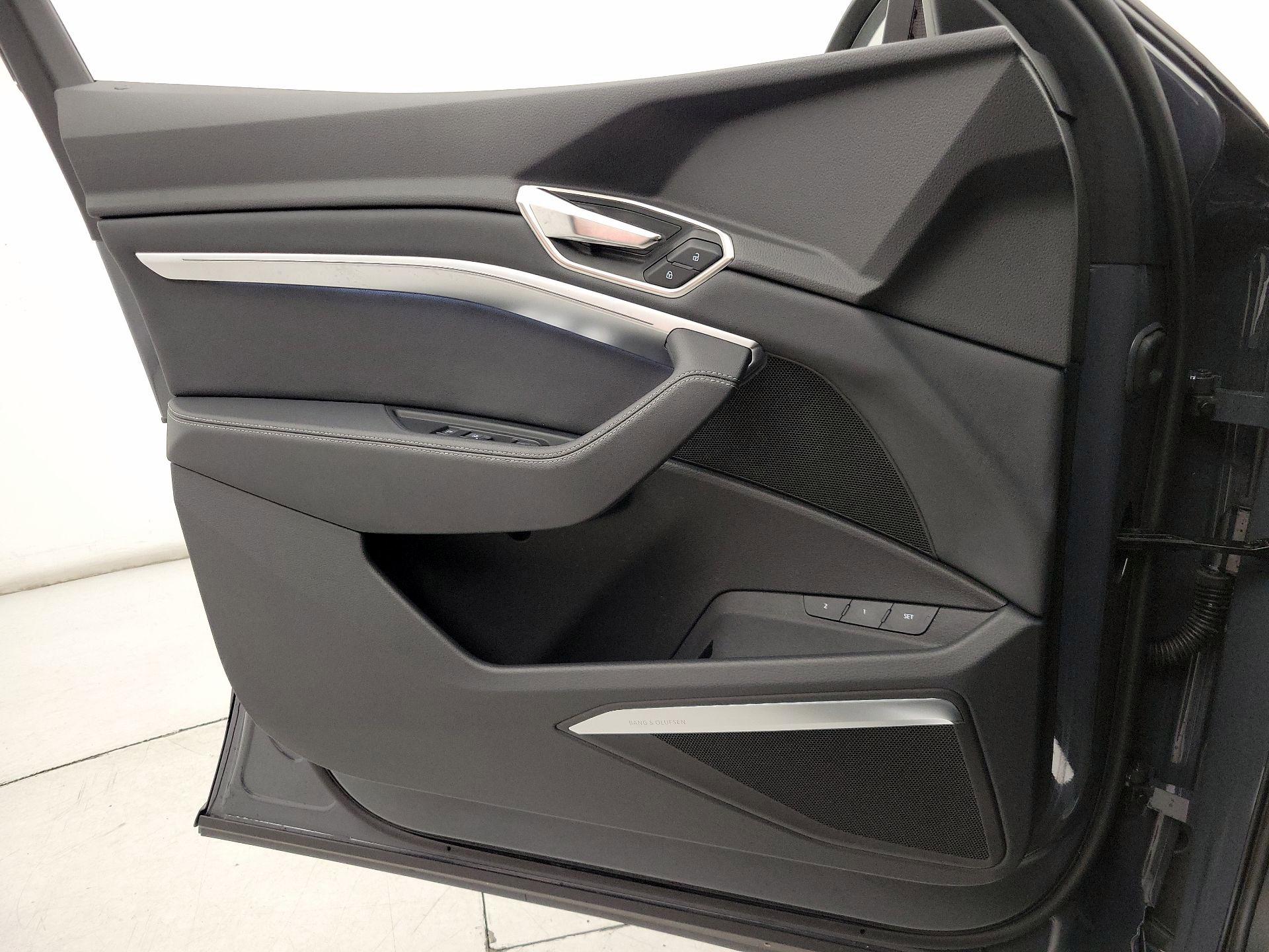 Thumbnail: 2024 Audi Q8 e-tron - 12