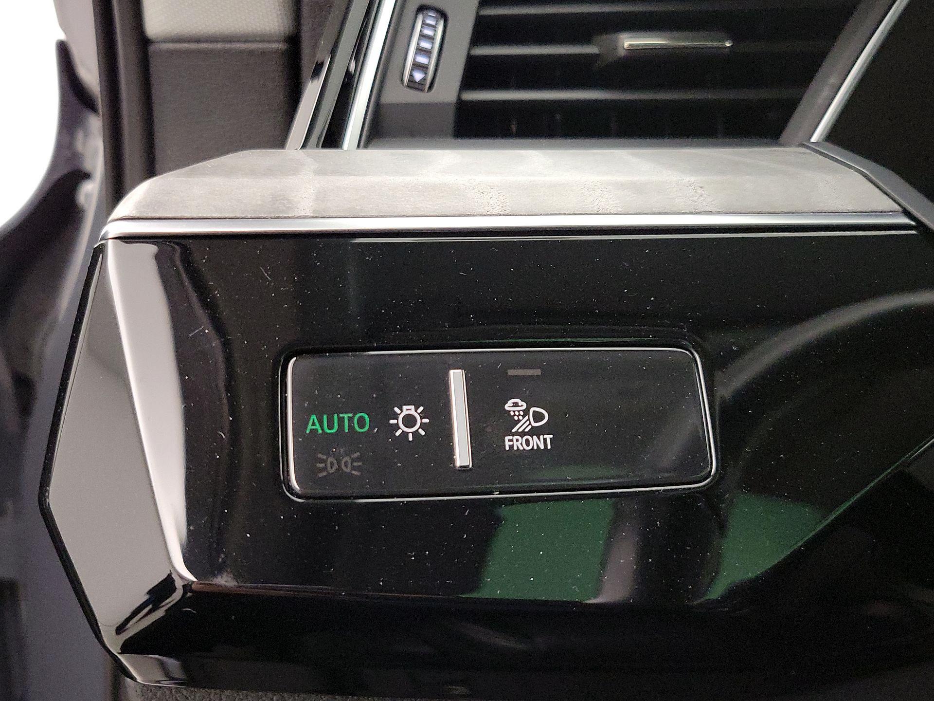 Thumbnail: 2024 Audi Q8 e-tron - 13