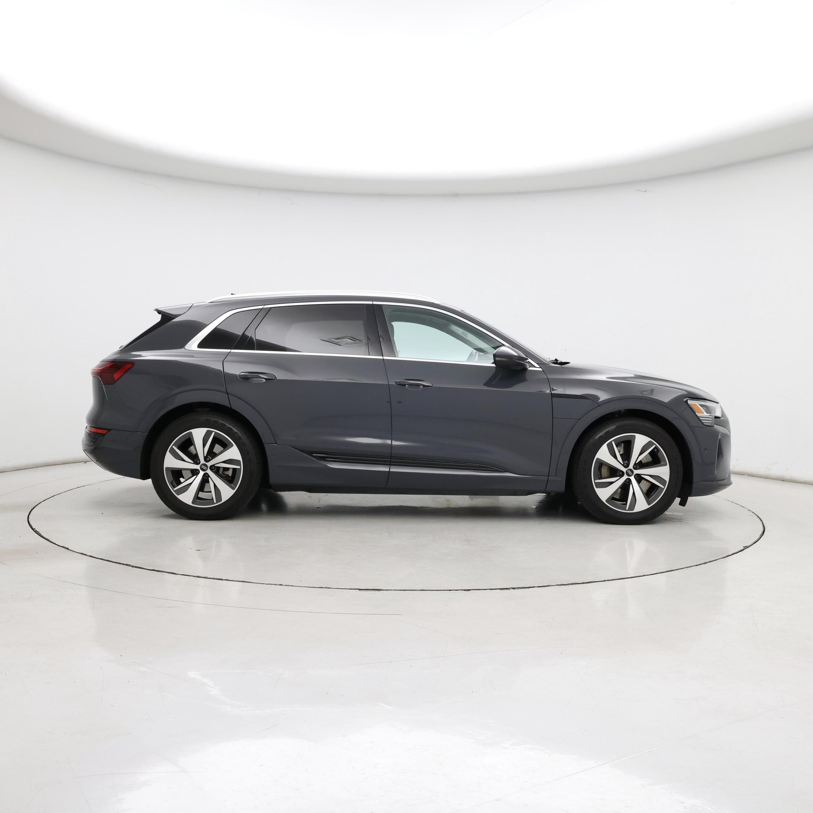 Thumbnail: 2024 Audi Q8 e-tron - 7