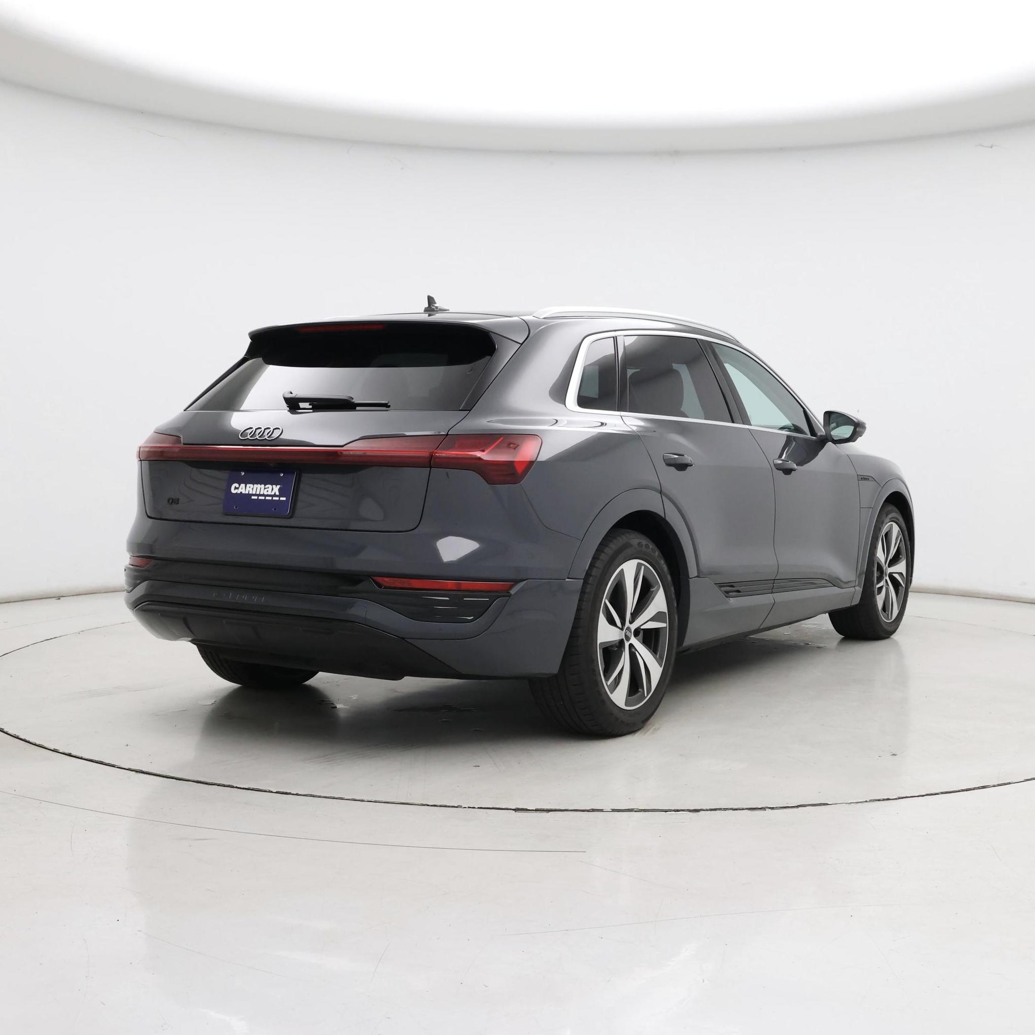 Thumbnail: 2024 Audi Q8 e-tron - 8