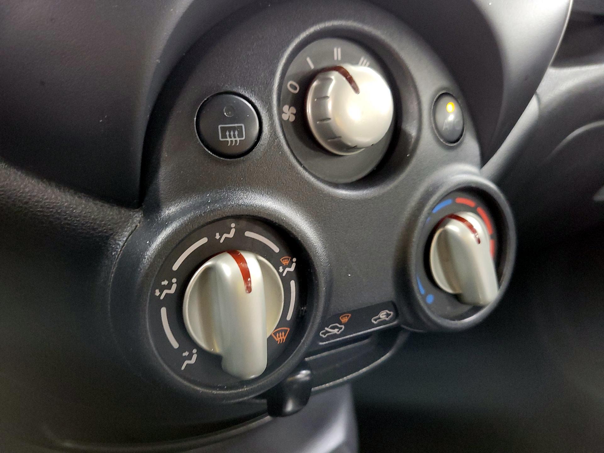 Thumbnail: 2014 Nissan Versa Note - 16