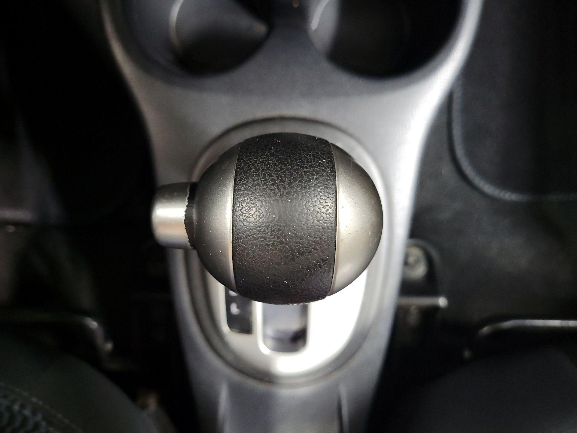 Thumbnail: 2014 Nissan Versa Note - 17