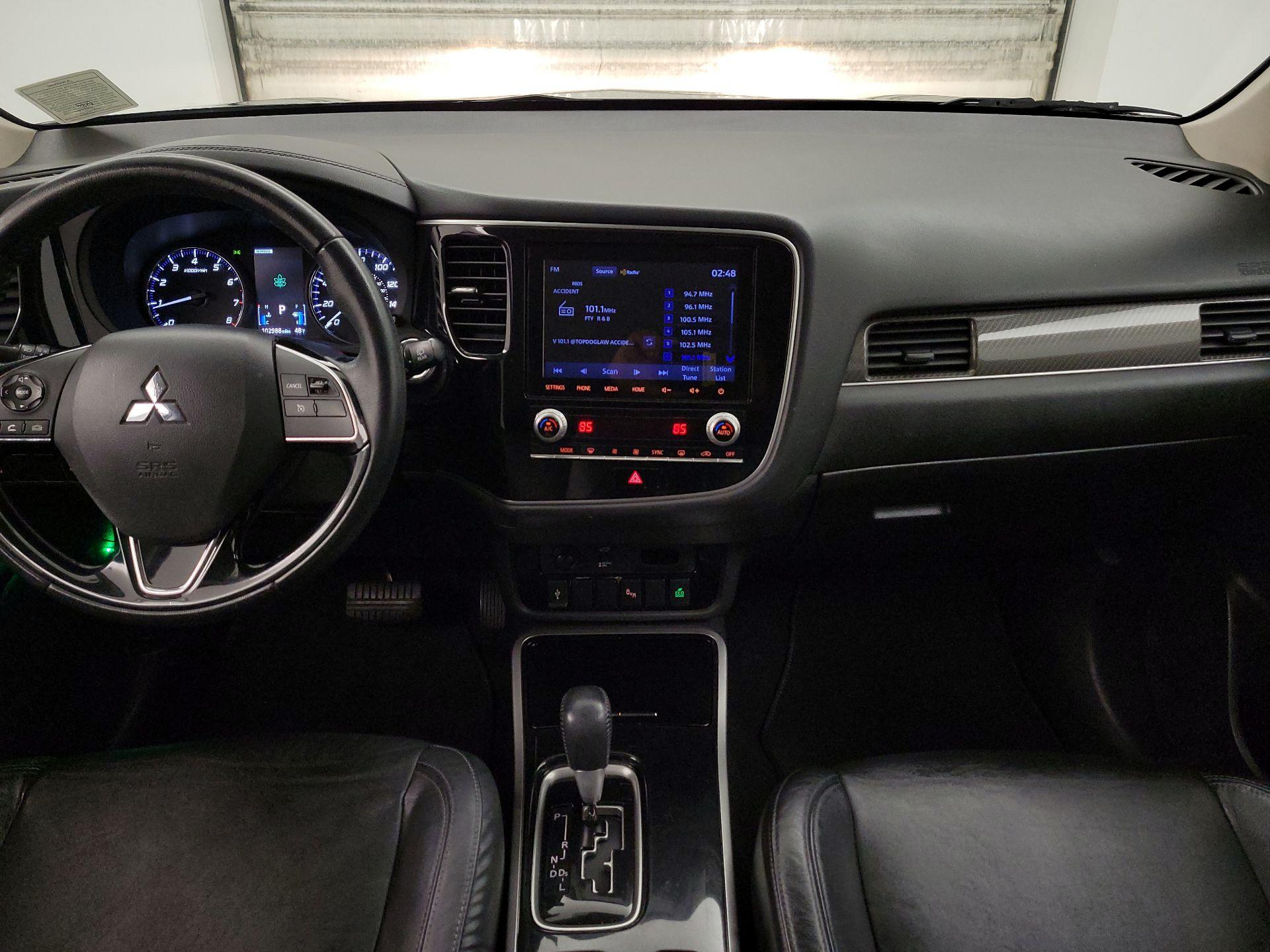 Thumbnail: 2020 Mitsubishi Outlander - 9