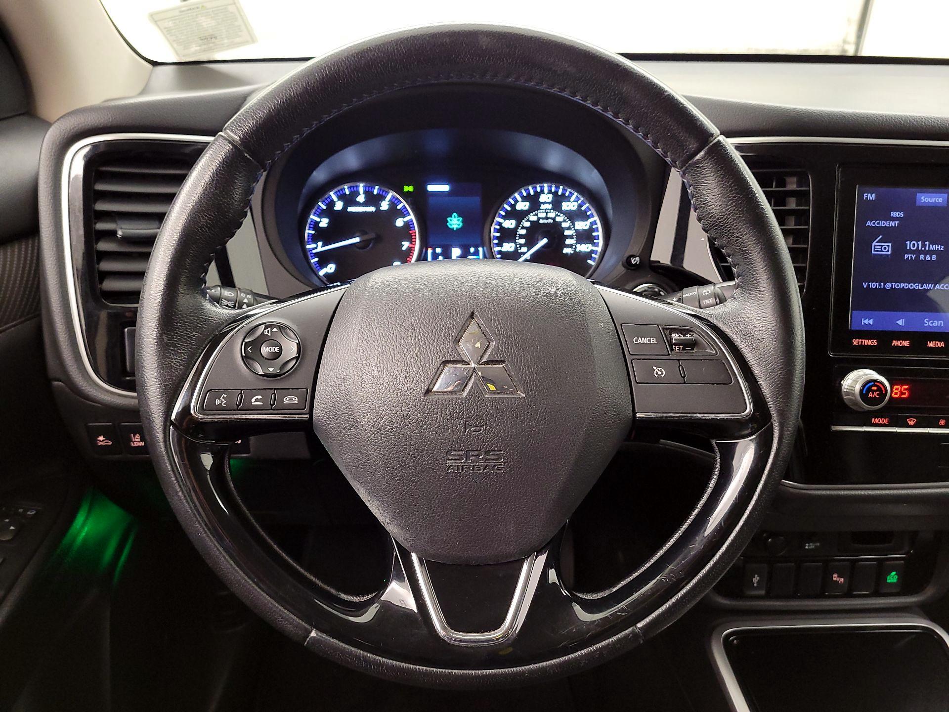 Thumbnail: 2020 Mitsubishi Outlander - 10