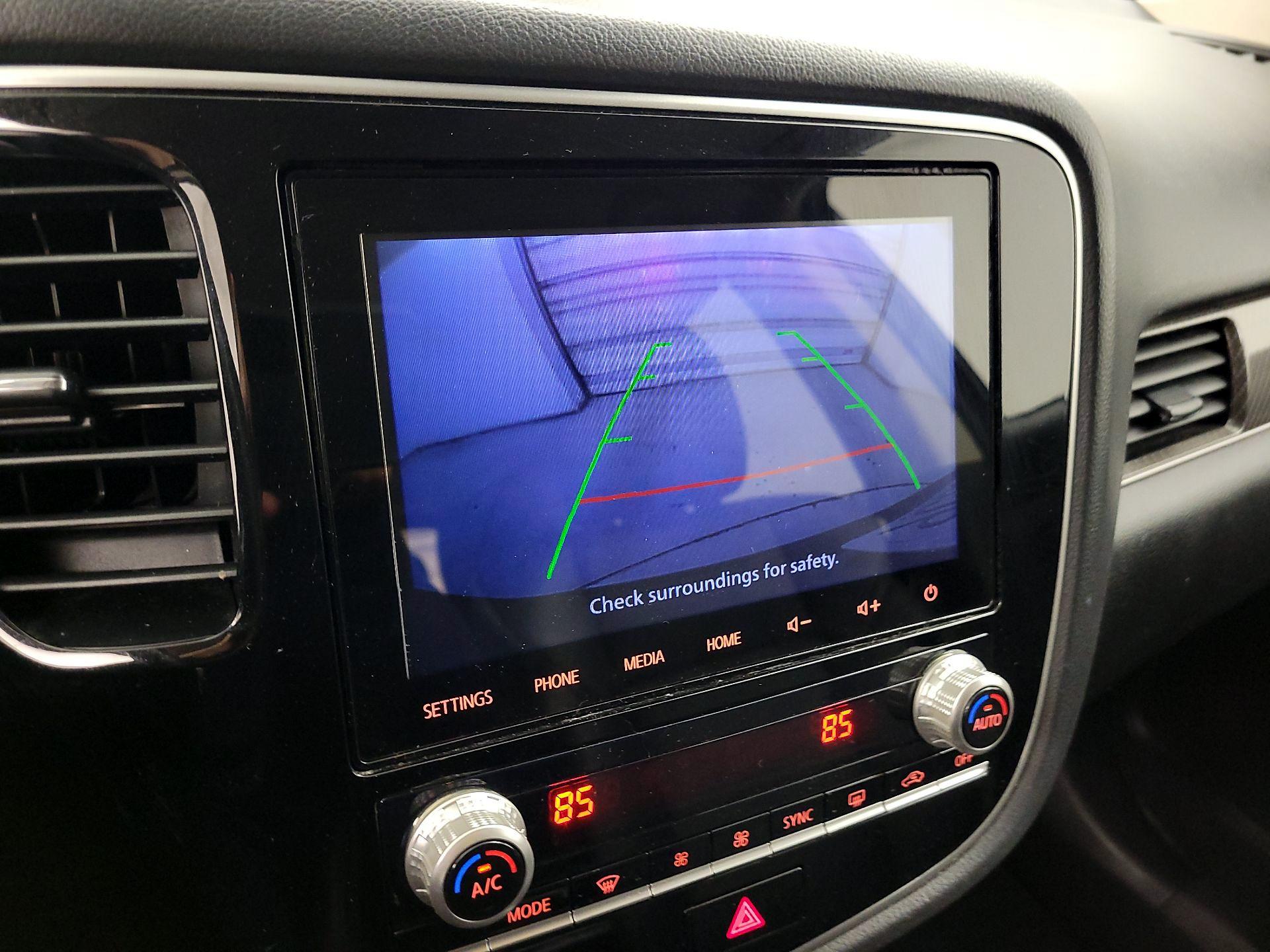 Thumbnail: 2020 Mitsubishi Outlander - 13