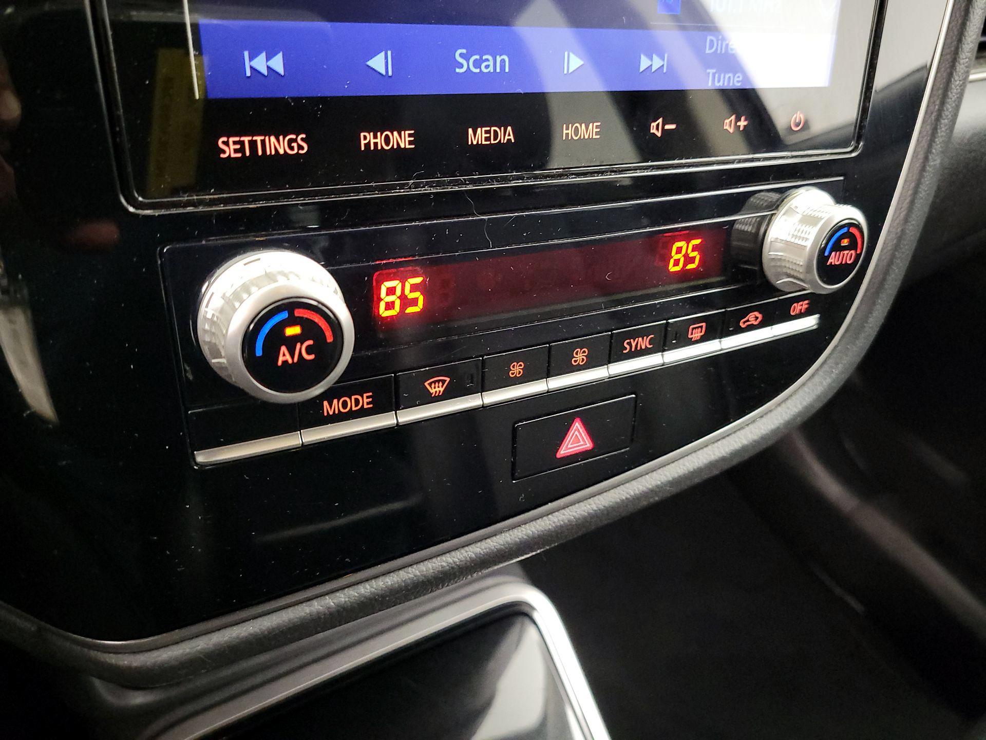 Thumbnail: 2020 Mitsubishi Outlander - 15