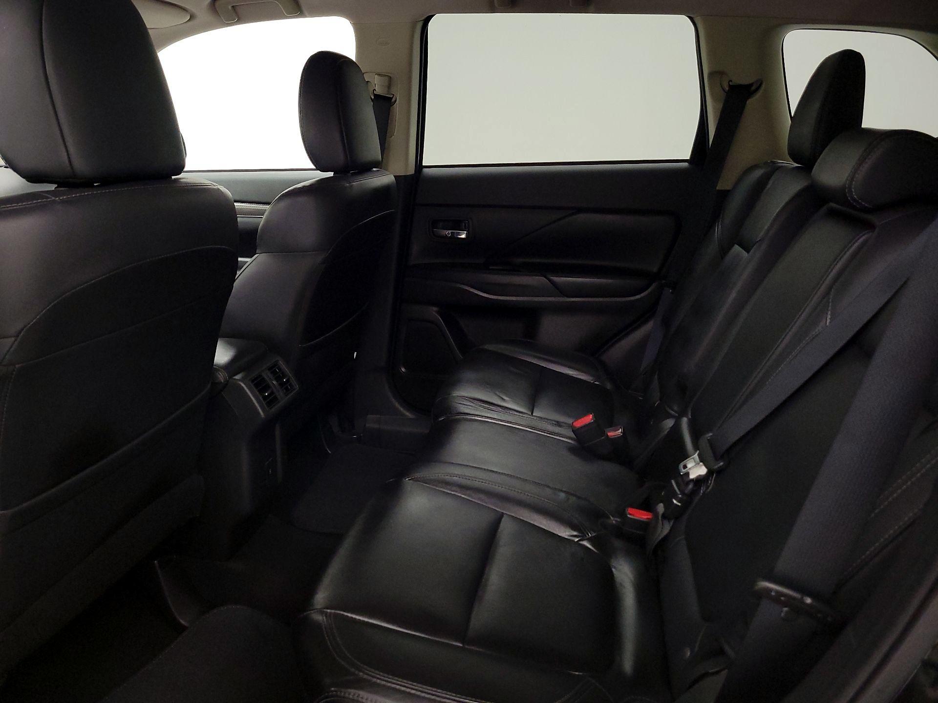 Thumbnail: 2020 Mitsubishi Outlander - 18