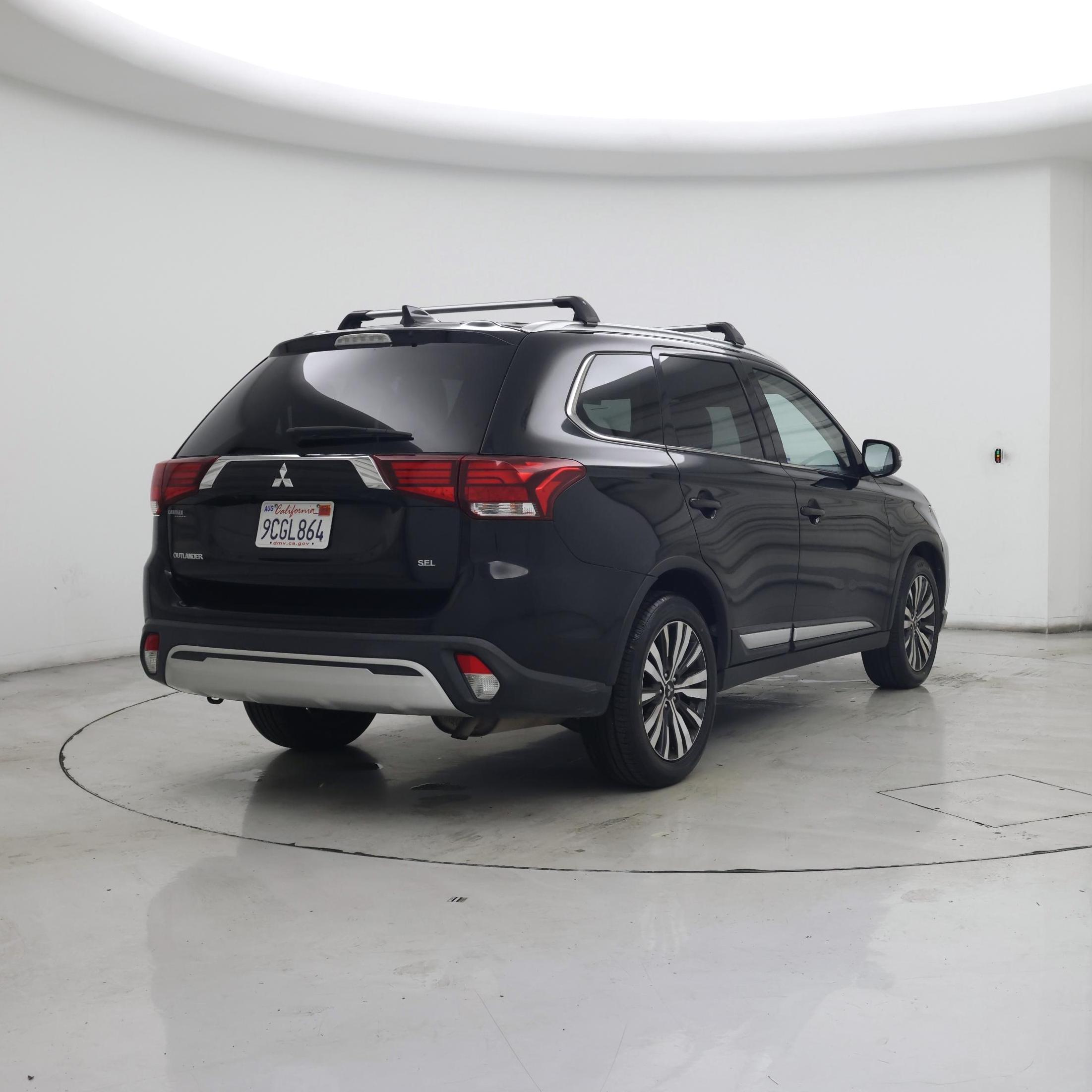 Thumbnail: 2020 Mitsubishi Outlander - 8