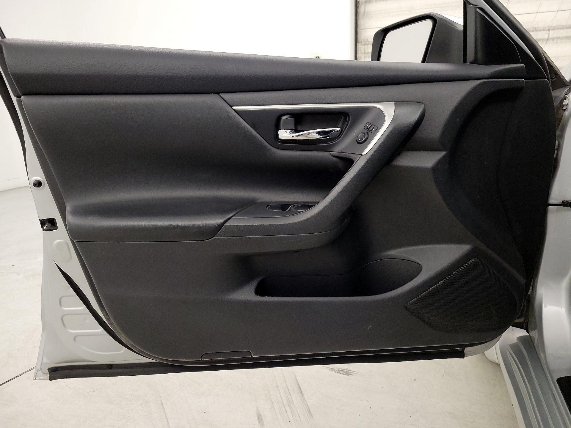 Thumbnail: 2018 Nissan Altima - 12