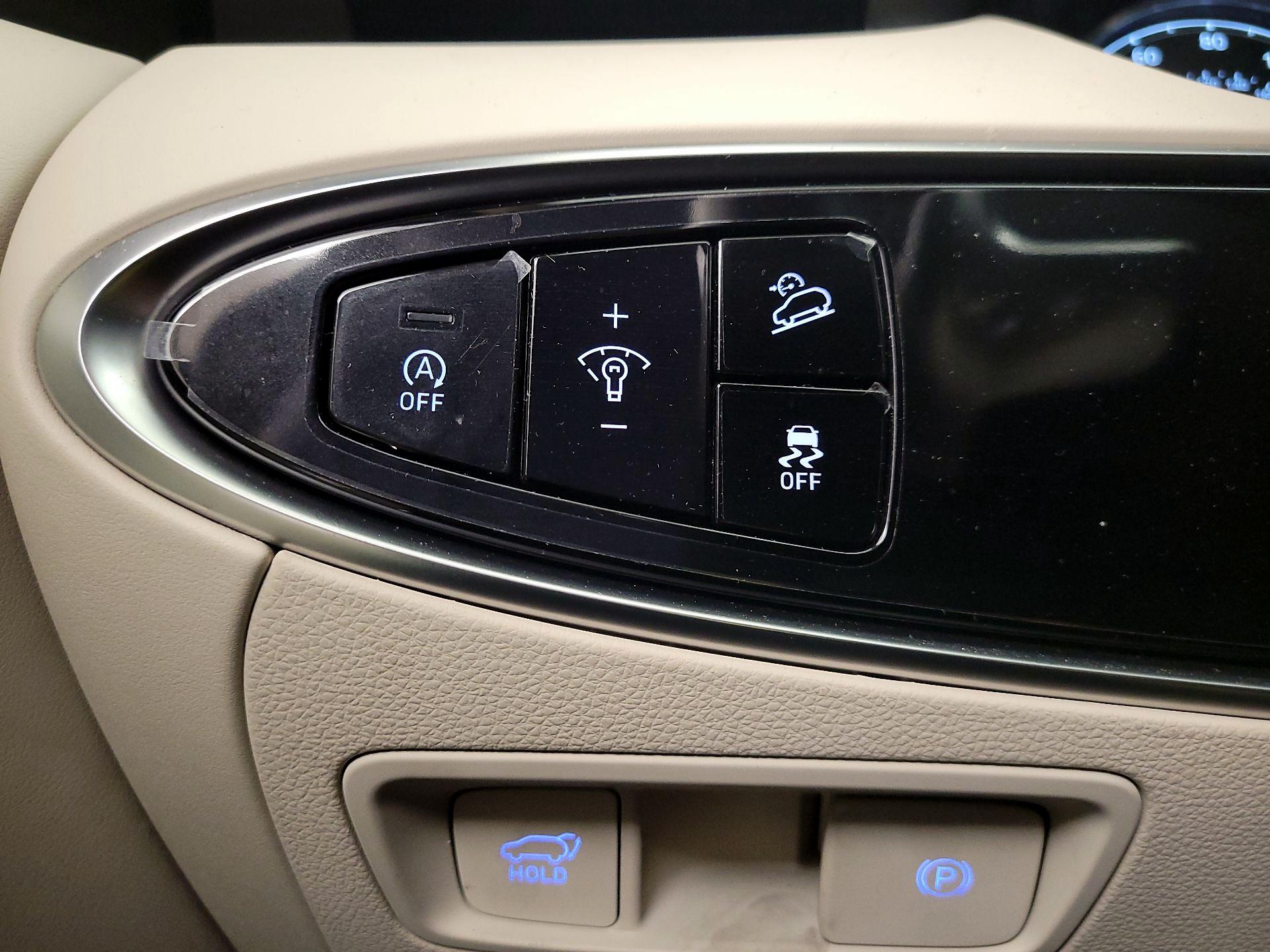 Thumbnail: 2022 Genesis GV70 - 13