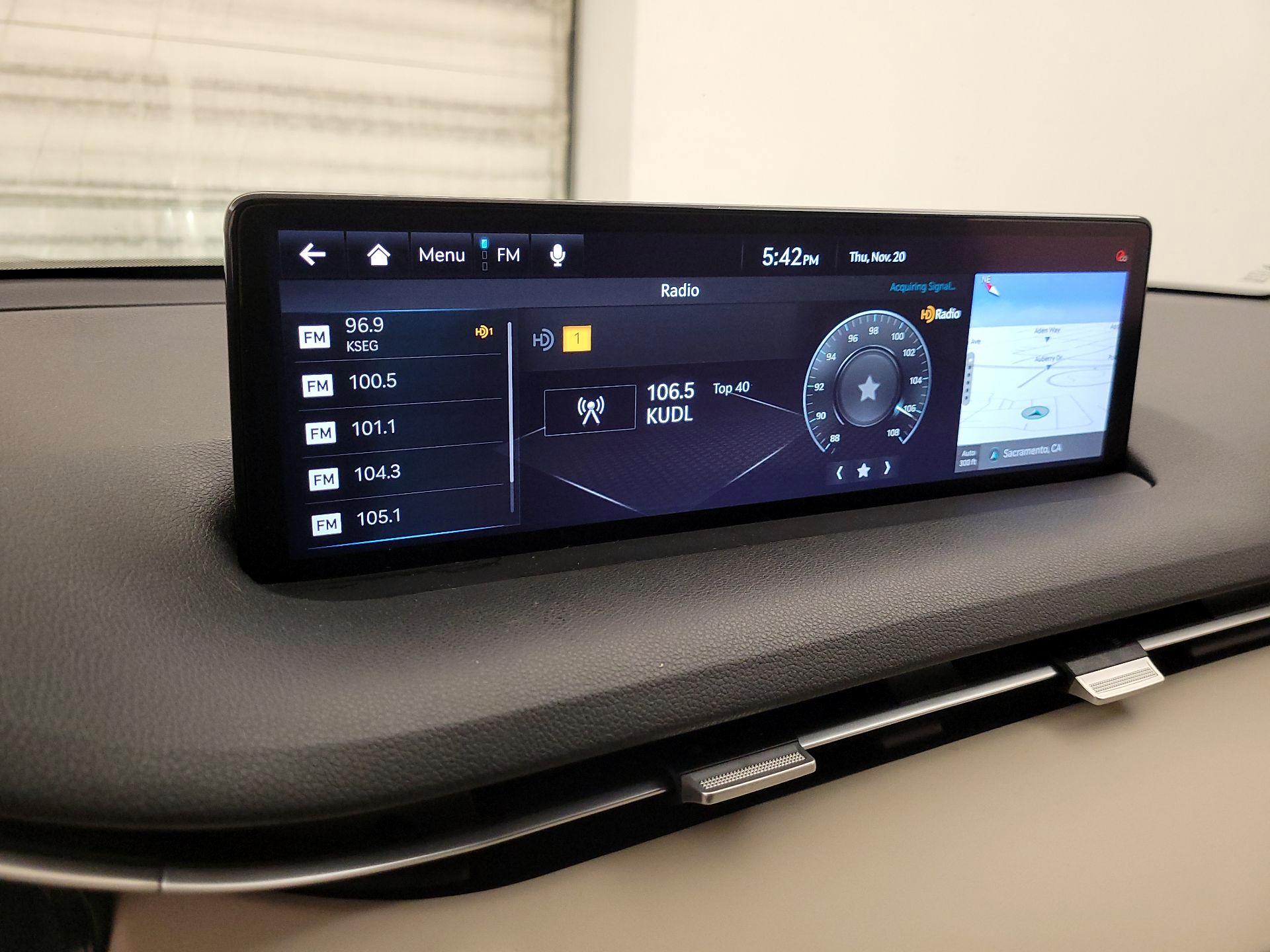 Thumbnail: 2022 Genesis GV70 - 16