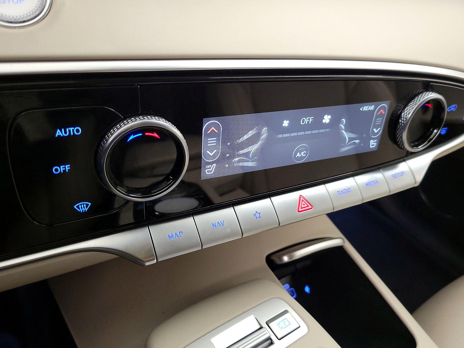 Thumbnail: 2022 Genesis GV70 - 17