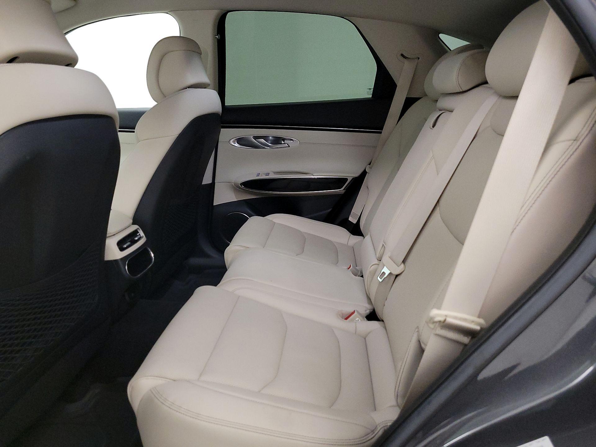 Thumbnail: 2022 Genesis GV70 - 20