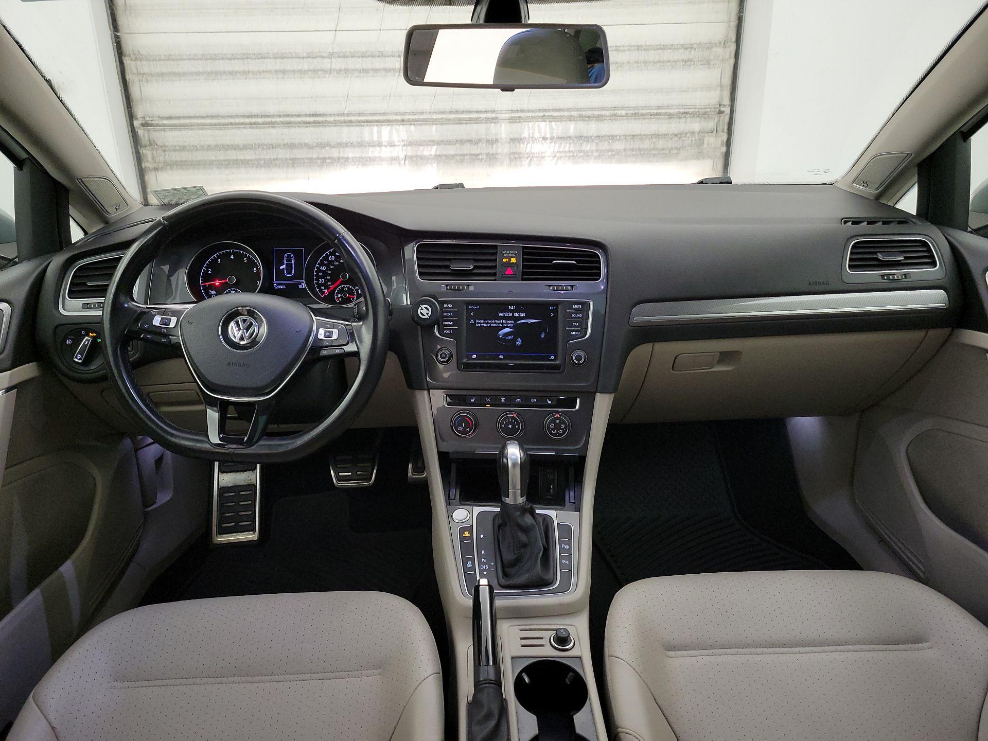 Thumbnail: 2017 Volkswagen Golf - 9