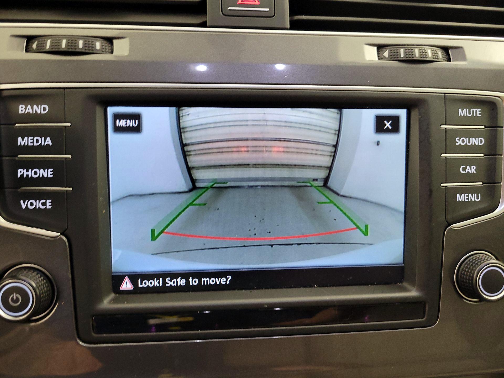 Thumbnail: 2017 Volkswagen Golf - 14