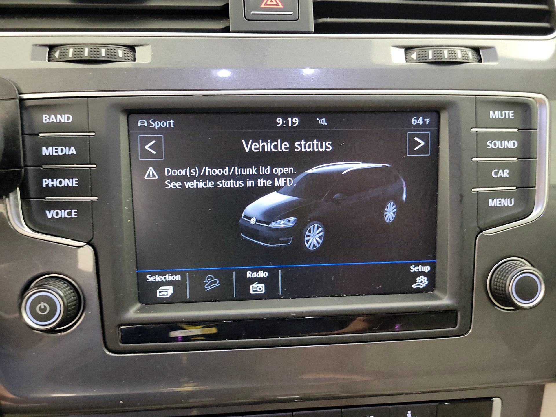 Thumbnail: 2017 Volkswagen Golf - 15