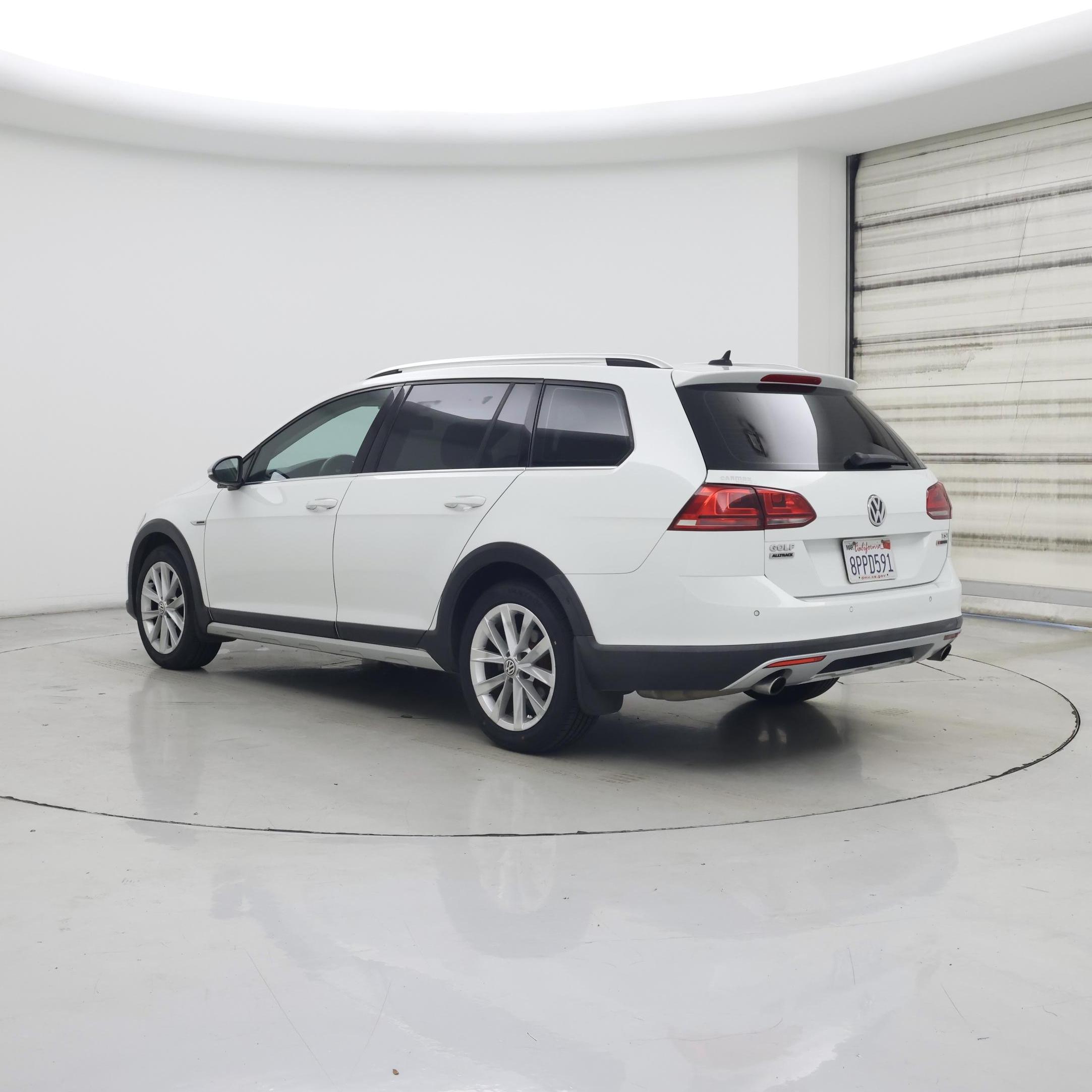 Thumbnail: 2017 Volkswagen Golf - 2