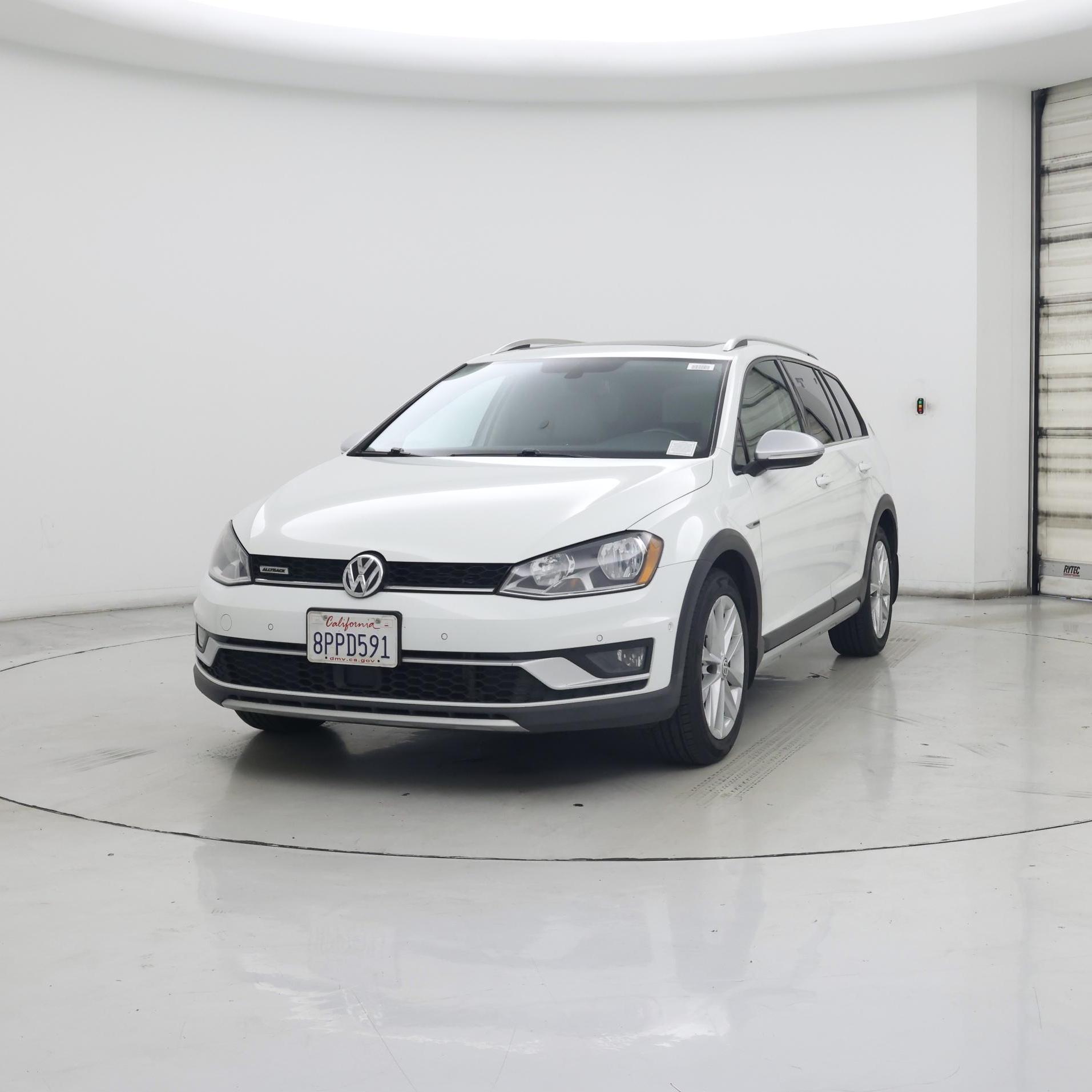 Thumbnail: 2017 Volkswagen Golf - 4