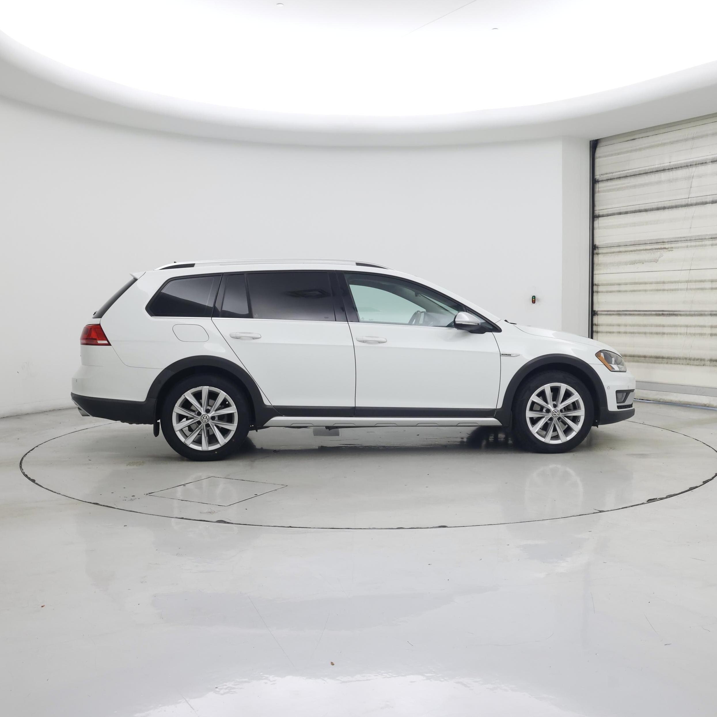 Thumbnail: 2017 Volkswagen Golf - 7