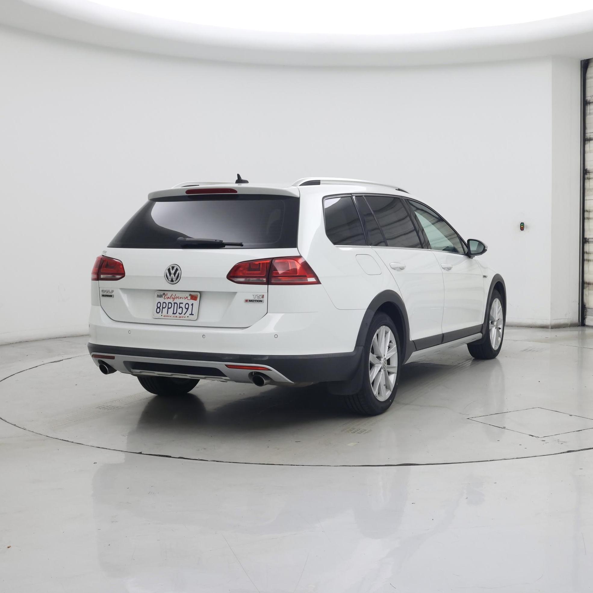 Thumbnail: 2017 Volkswagen Golf - 8