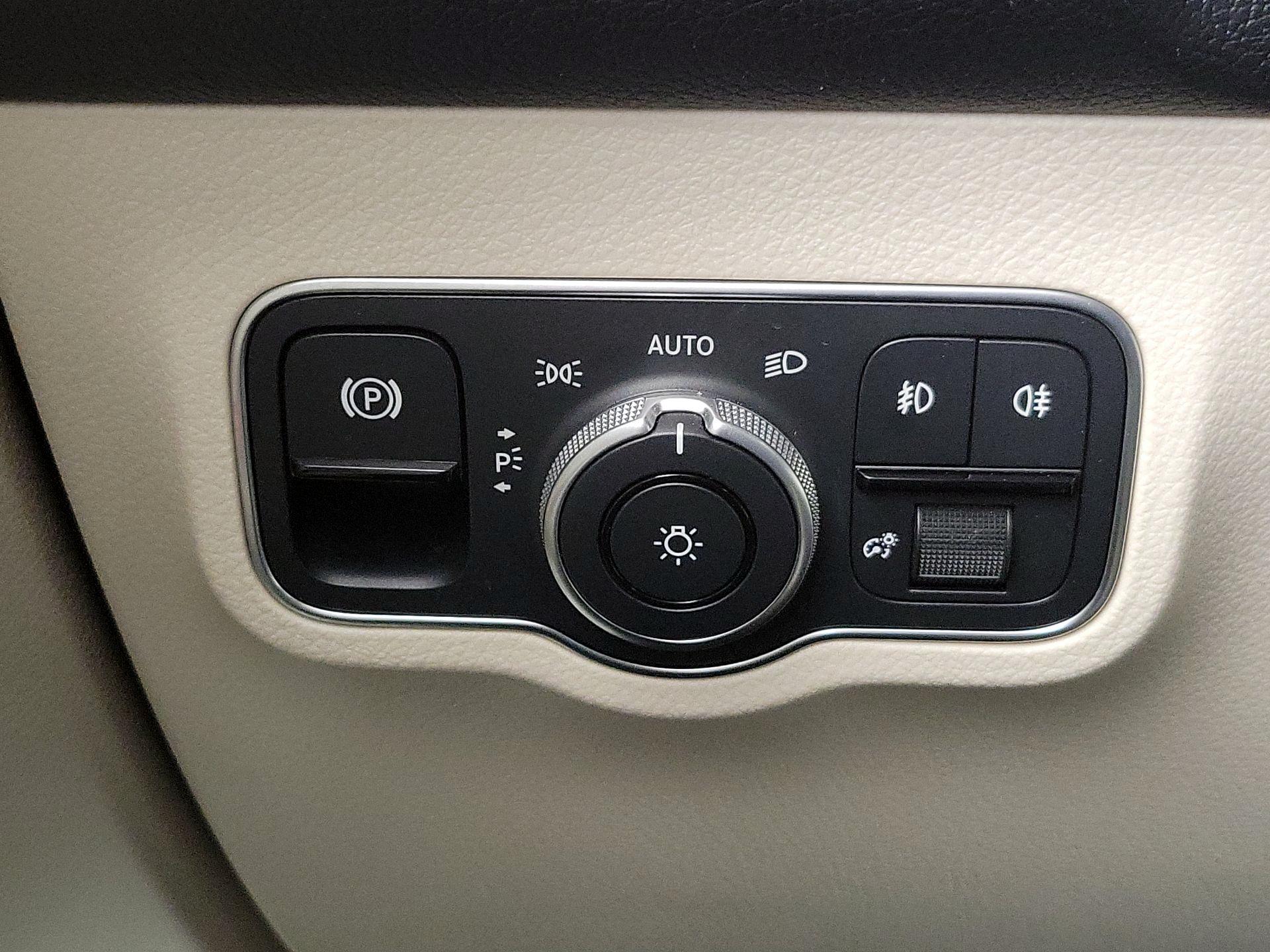 Thumbnail: 2023 Mercedes-Benz GLB - 13