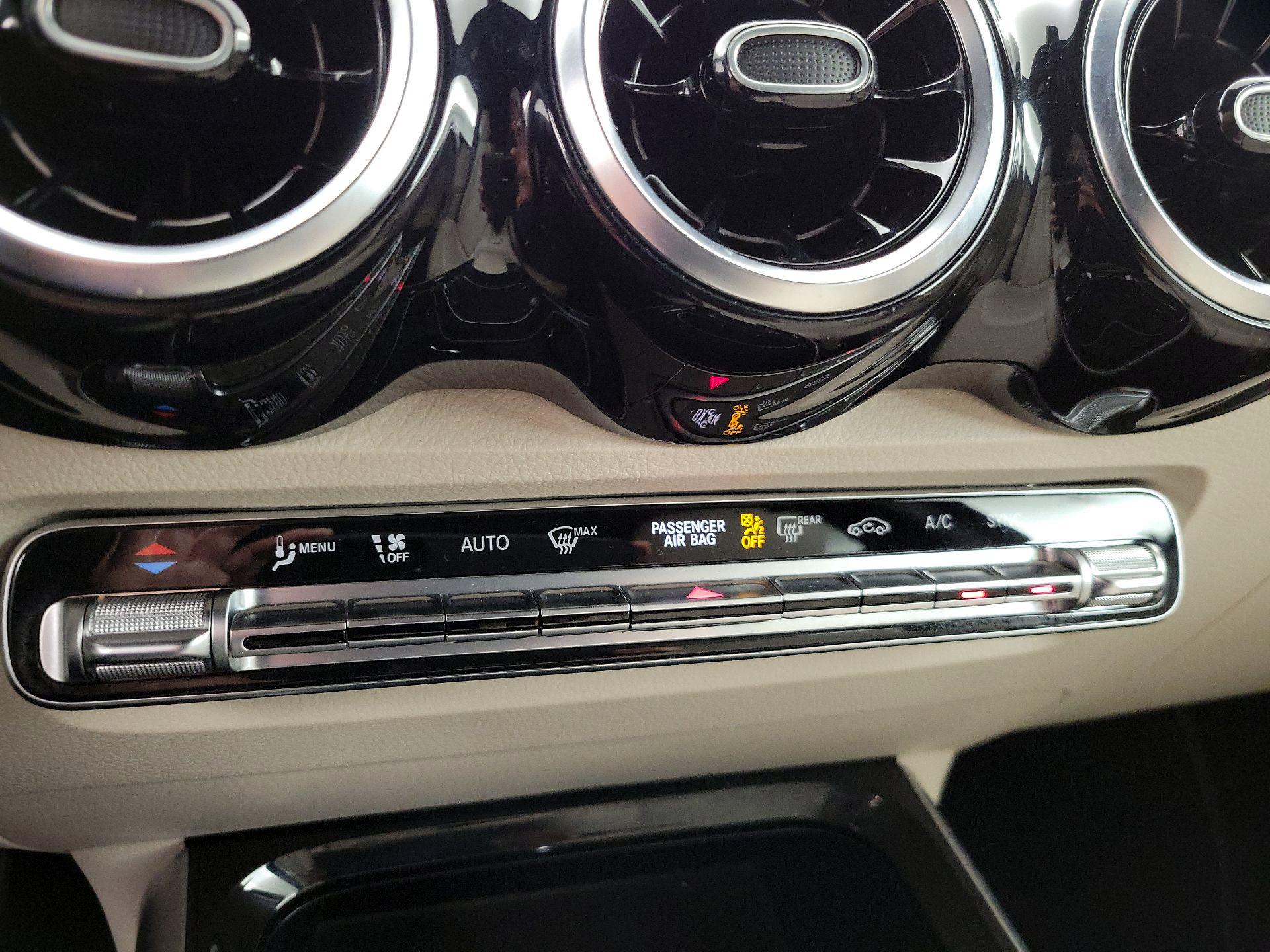 Thumbnail: 2023 Mercedes-Benz GLB - 16